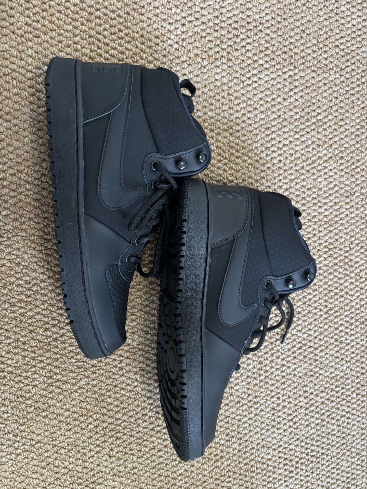 全黑高帮成我近期出门王炸！