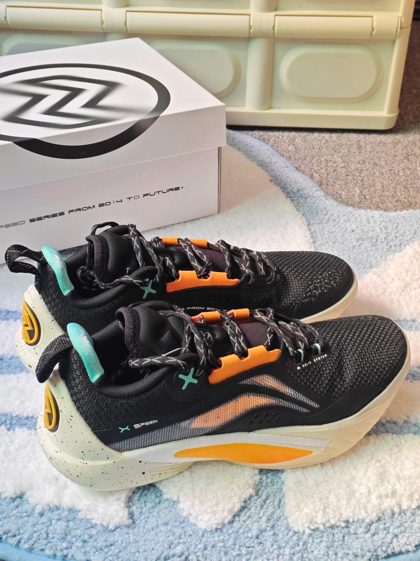 闪击10这款配色真的不丑。