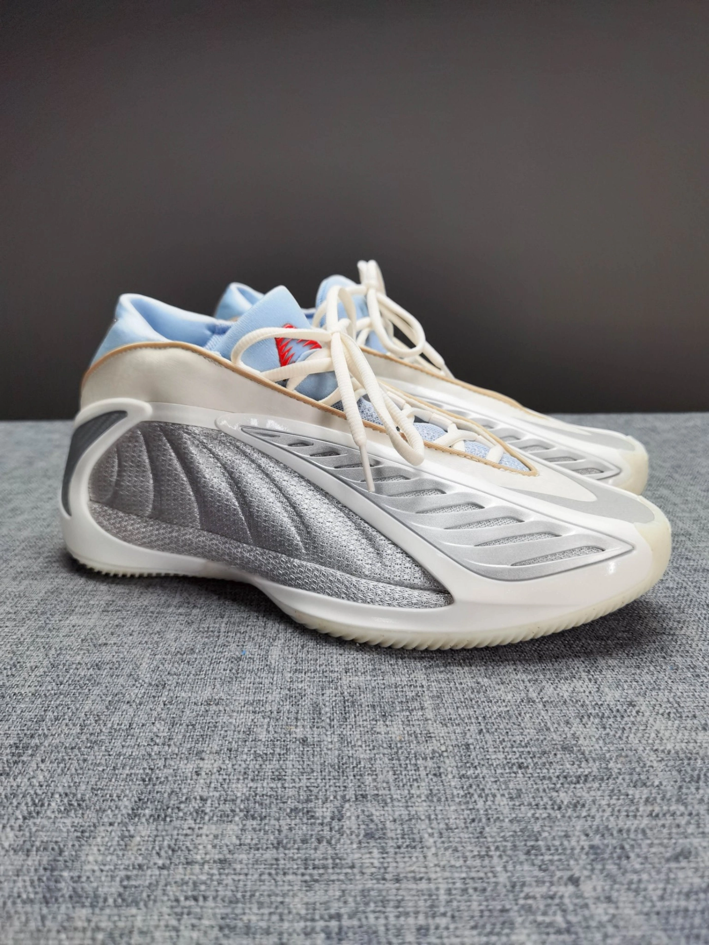 2025得物年度鞋王|AE2马年CNY太帅了