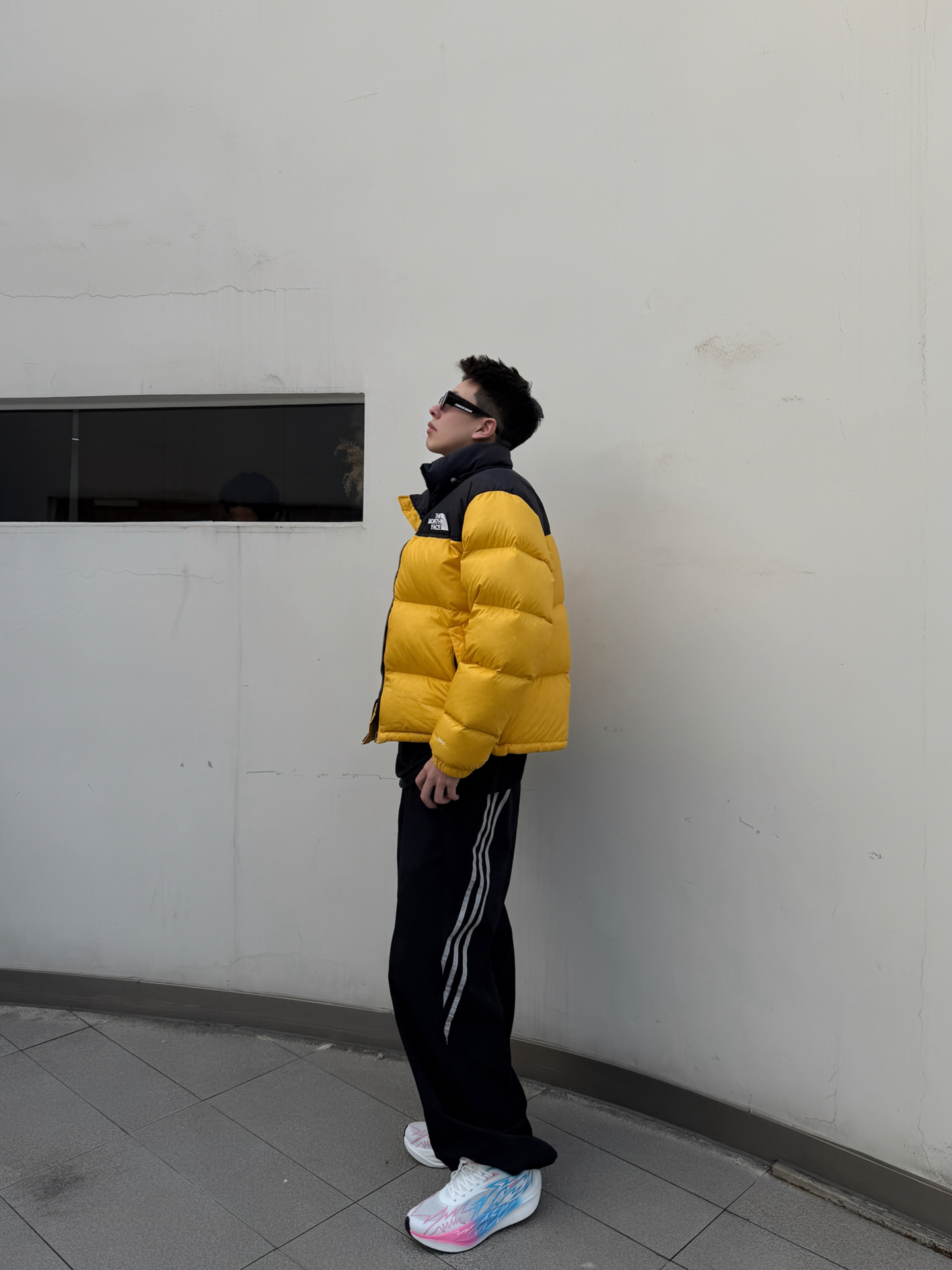 哆啦A梦粉蓝跑鞋：给TNF黄羽绒撞出甜酷多巴胺