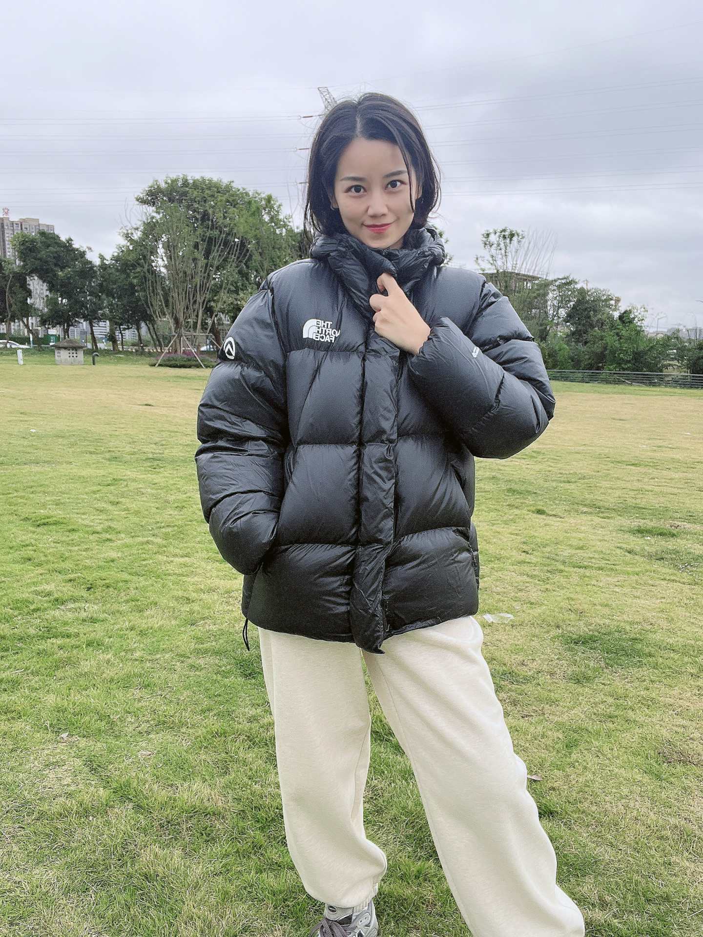 车银优同款羽绒服，公园拍照好绝📸