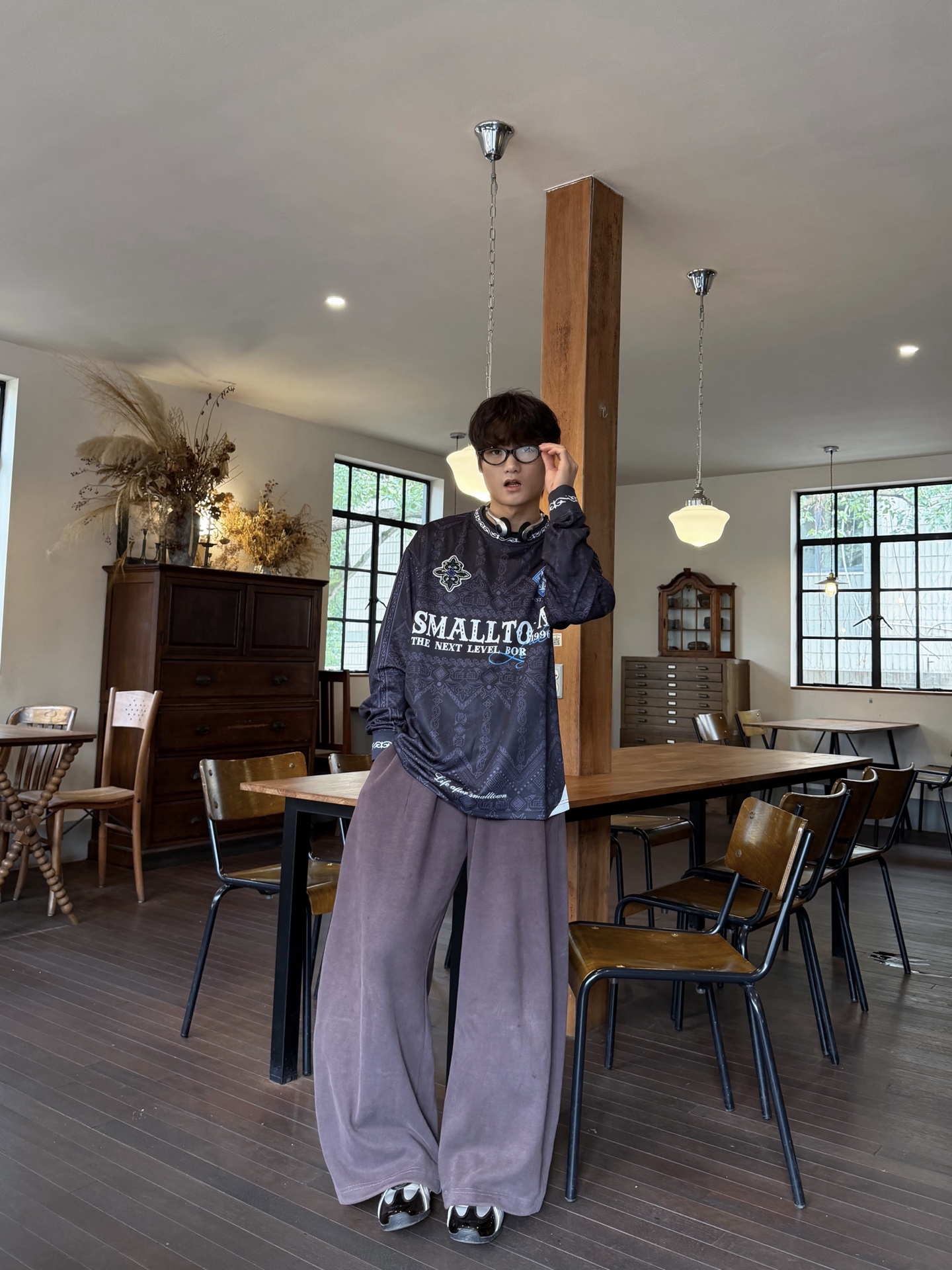 在老咖啡馆耗了一下午☕️今天是复古松弛男
