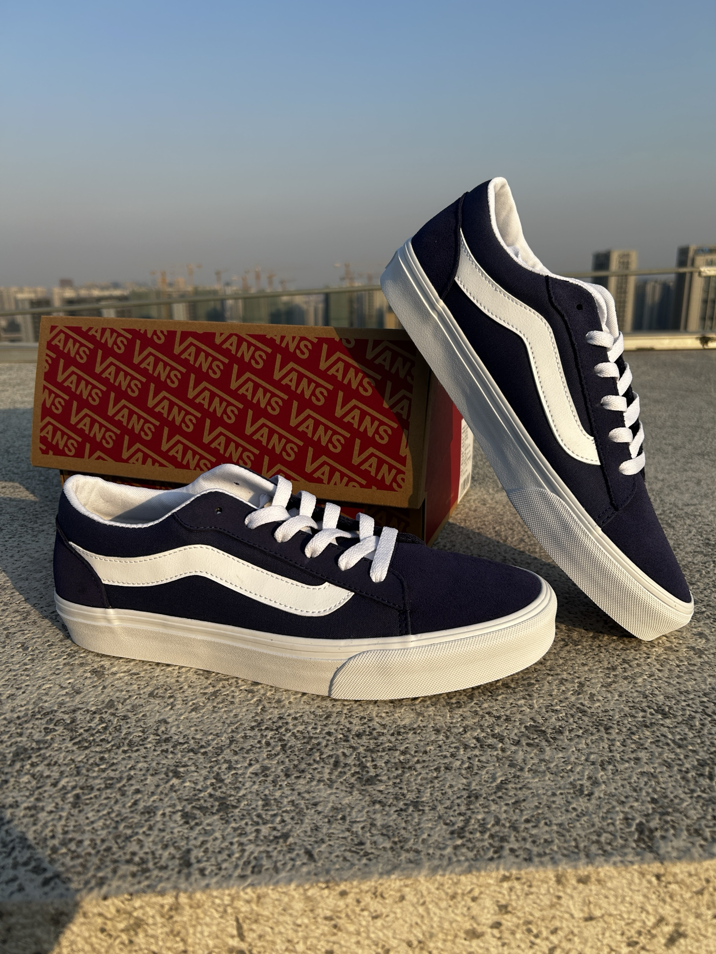 蓝白配色板鞋，爱住了😍