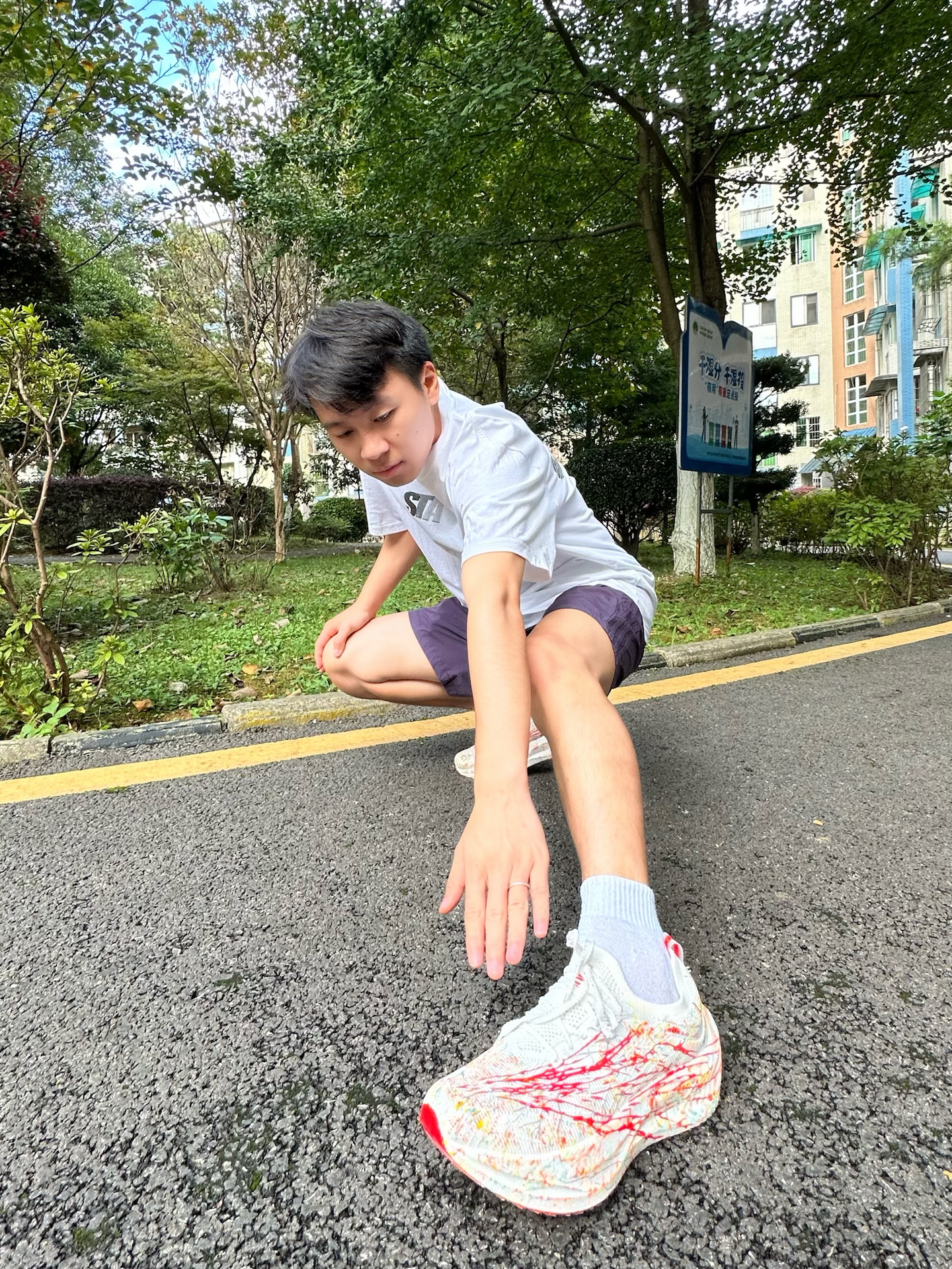 夜跑被问爆！这双夜光跑鞋好绝✨