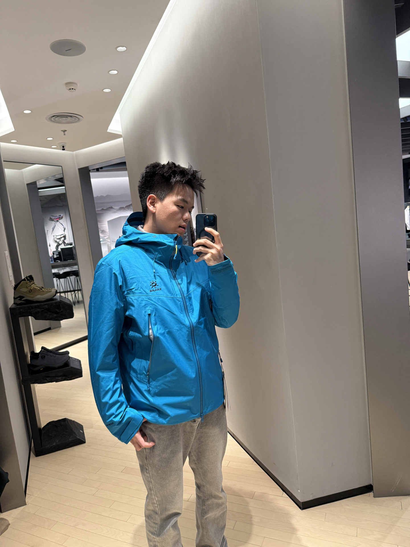被这亮色冲锋衣戳中！秋冬户外有救啦⛰️