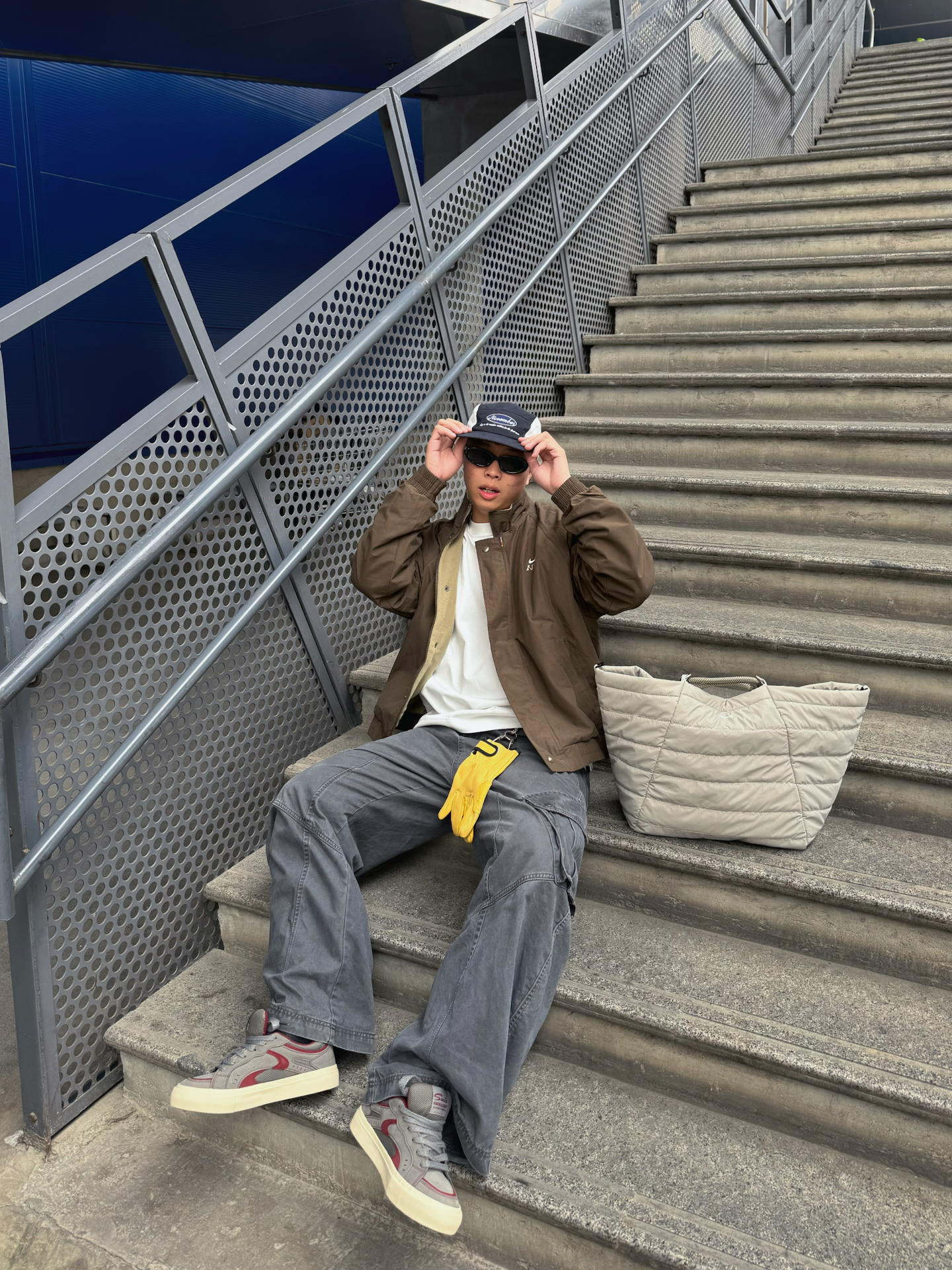 Cityboy通勤模板｜灰红板鞋把复古感焊在脚上