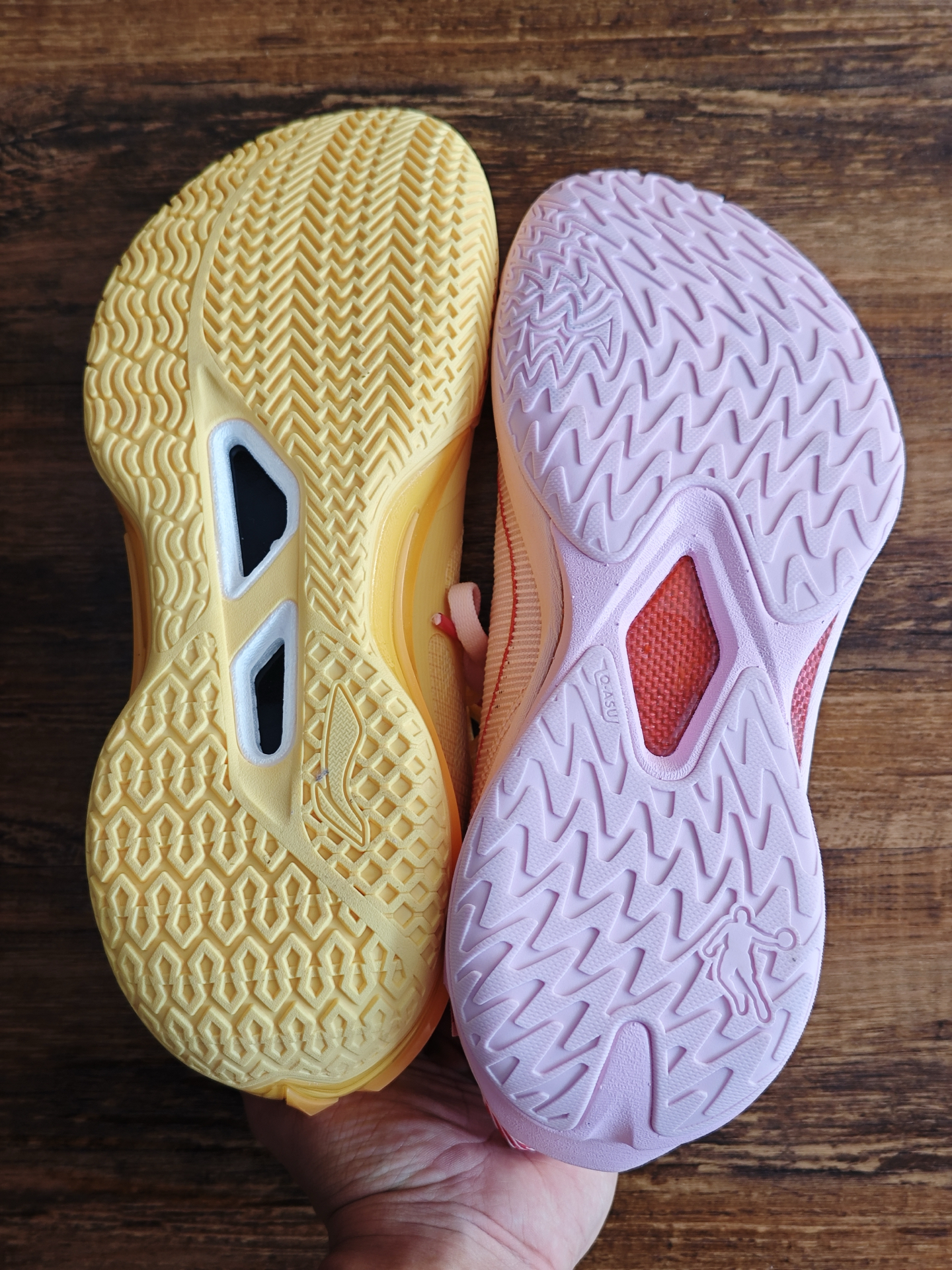 都是碳核心‼️为什么脚感差距这么大⁉️