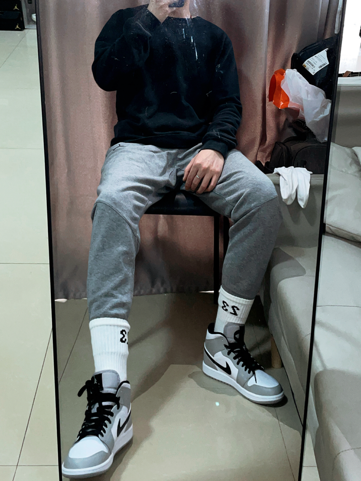 今日份OOTD｜黑灰配色永不出错，这双AJ1上脚真的太帅了！