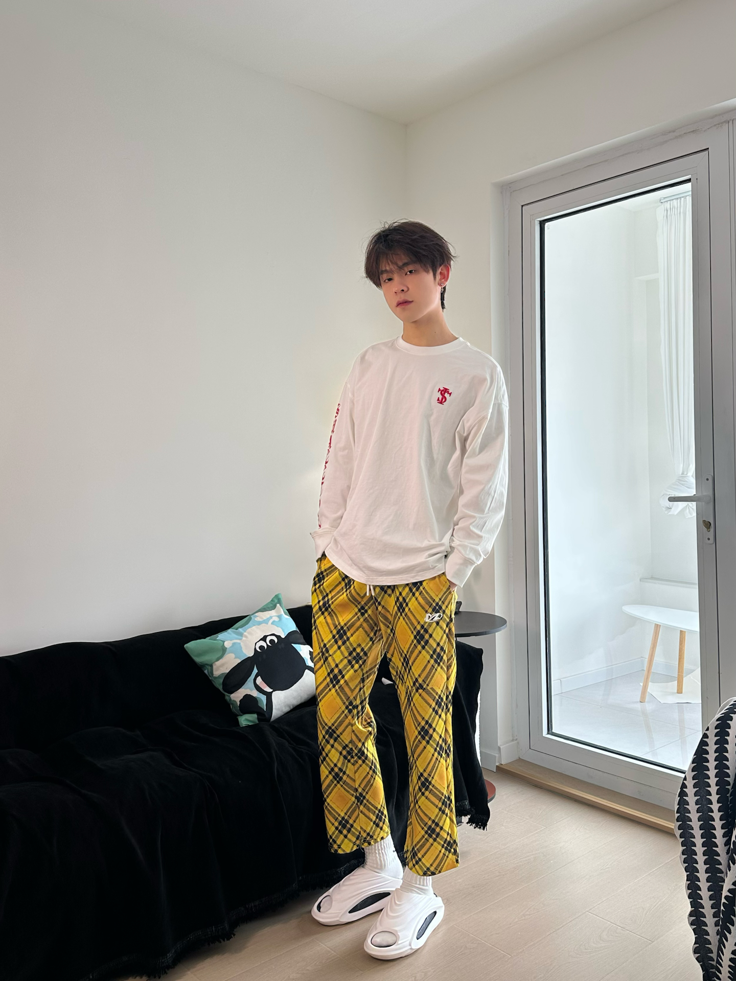 黄格纹运动裤，兼顾日常与运动的舒适选择