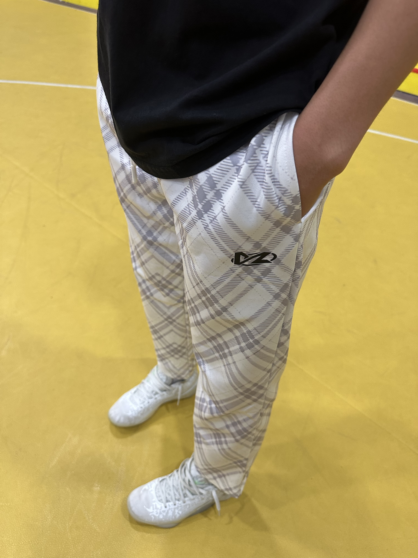 格纹长裤，运动通勤两相宜