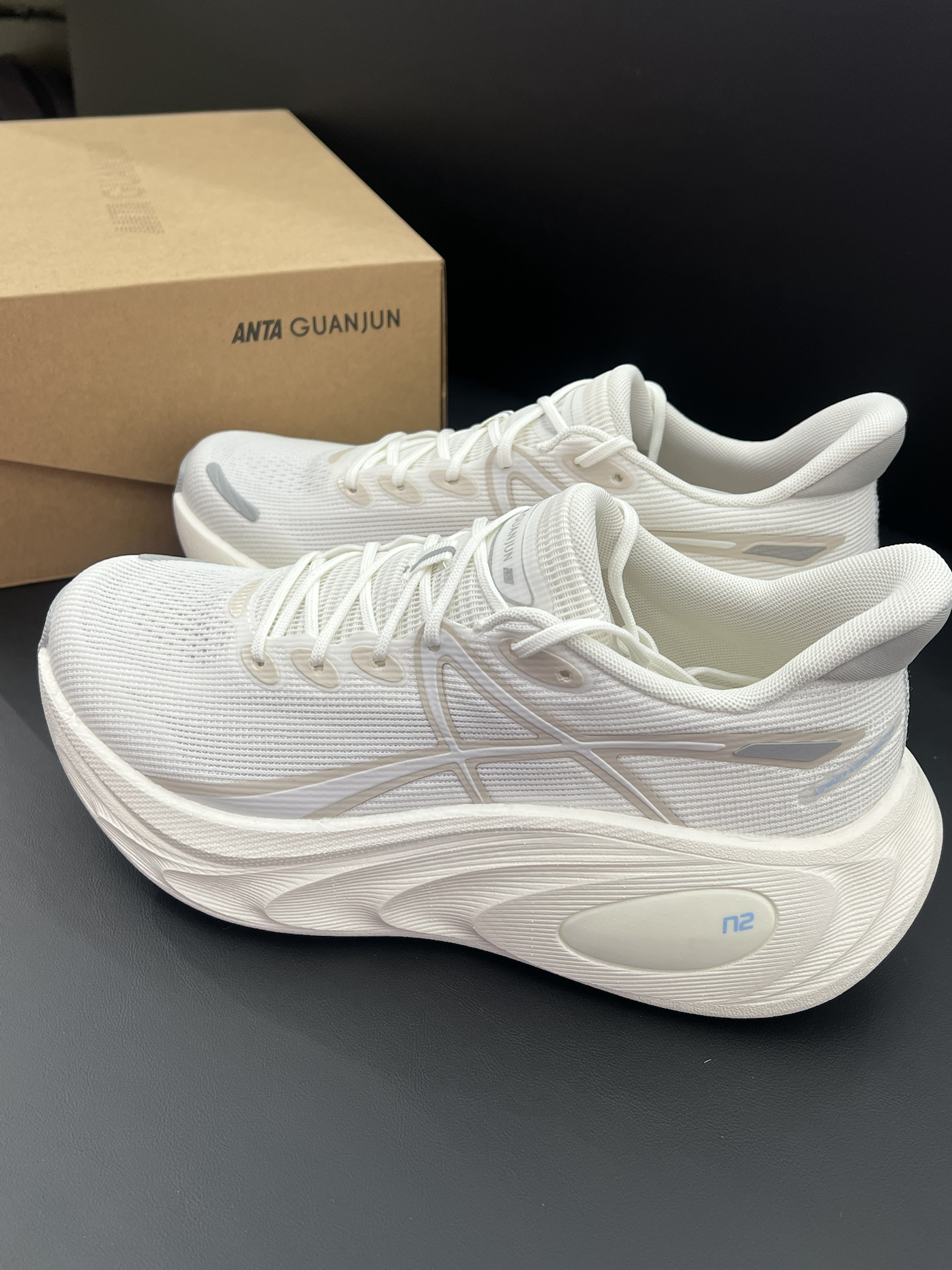 奶fufu白跑鞋太香！通勤慢跑都能穿👟💨
