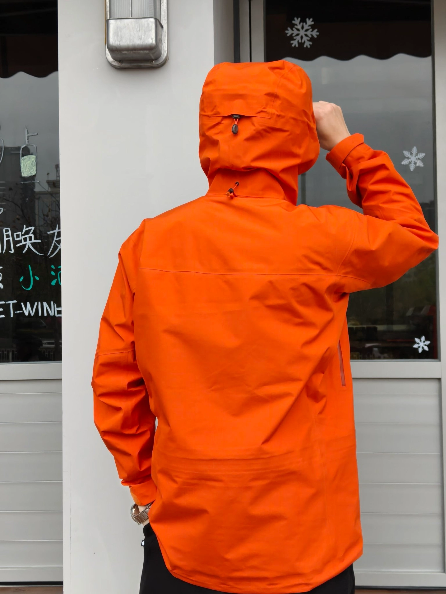 晴雨通吃！这件橙衣太懂户外党