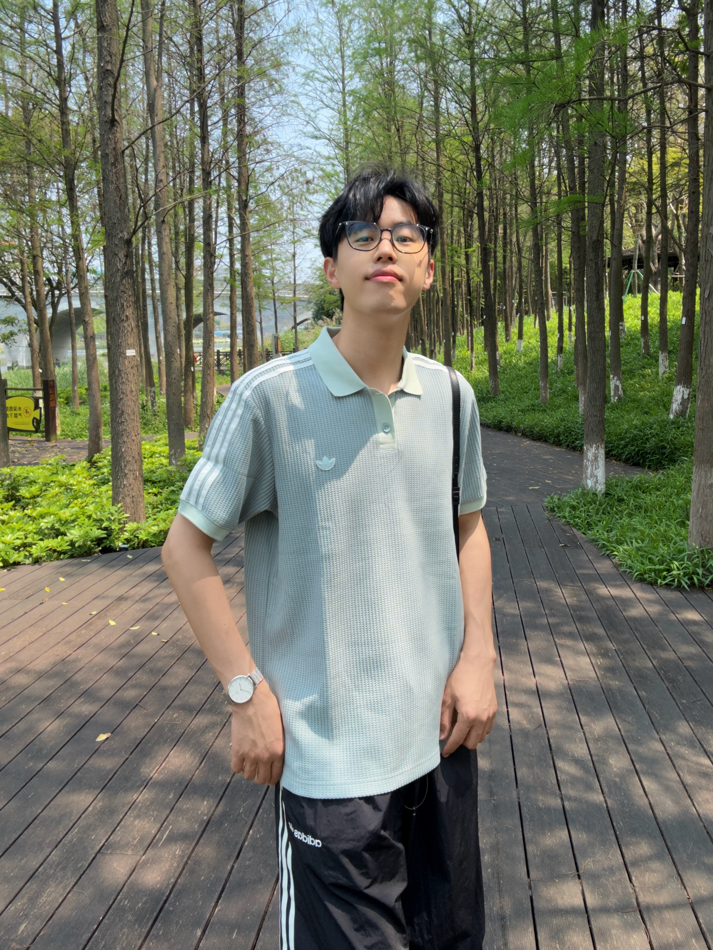 春夏松弛感穿搭挖到宝！浅绿Polo衫太清爽🍃
