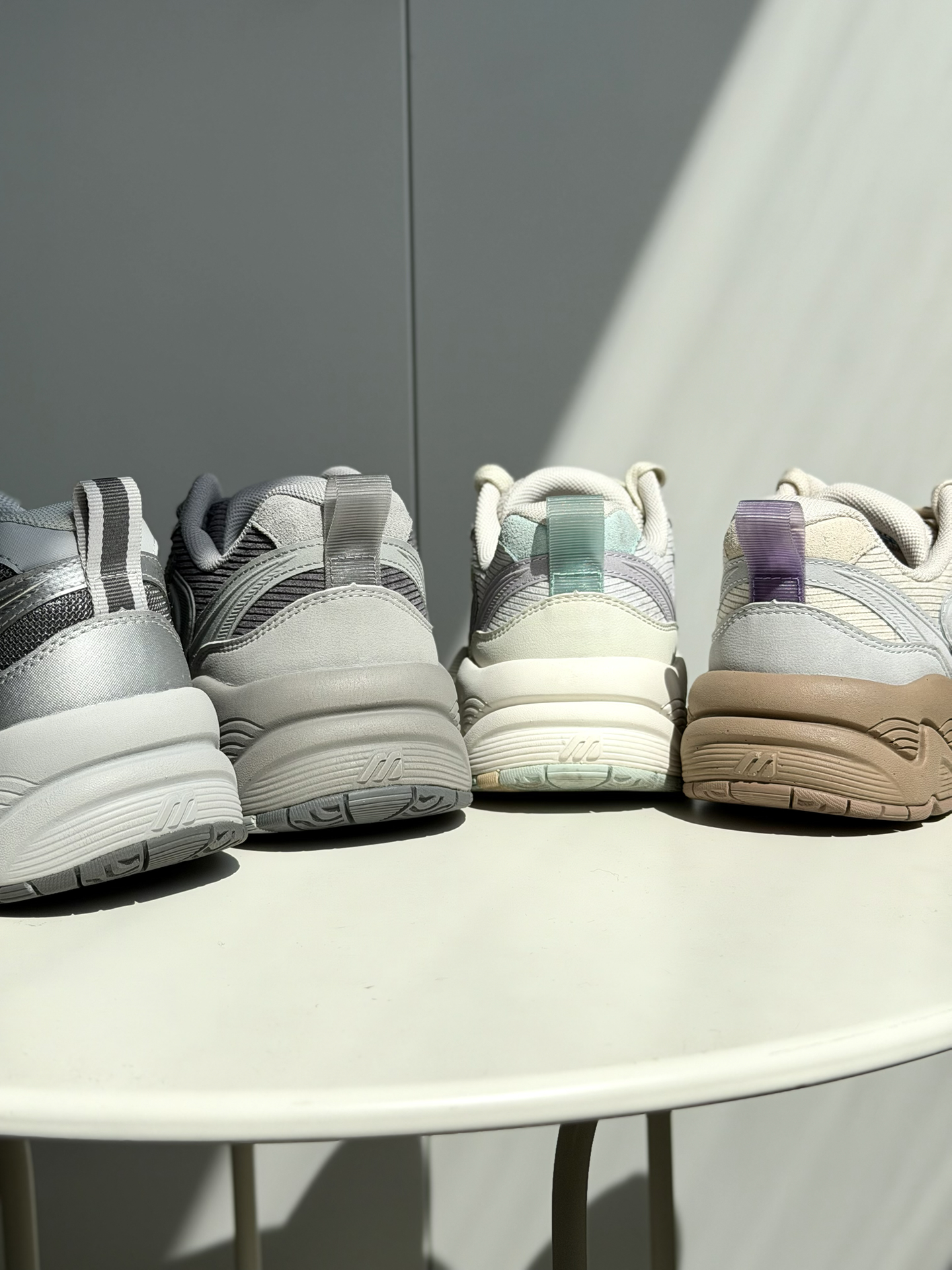 复古高级感vs清新自然风,TRAINER 2K V2你怎么选?