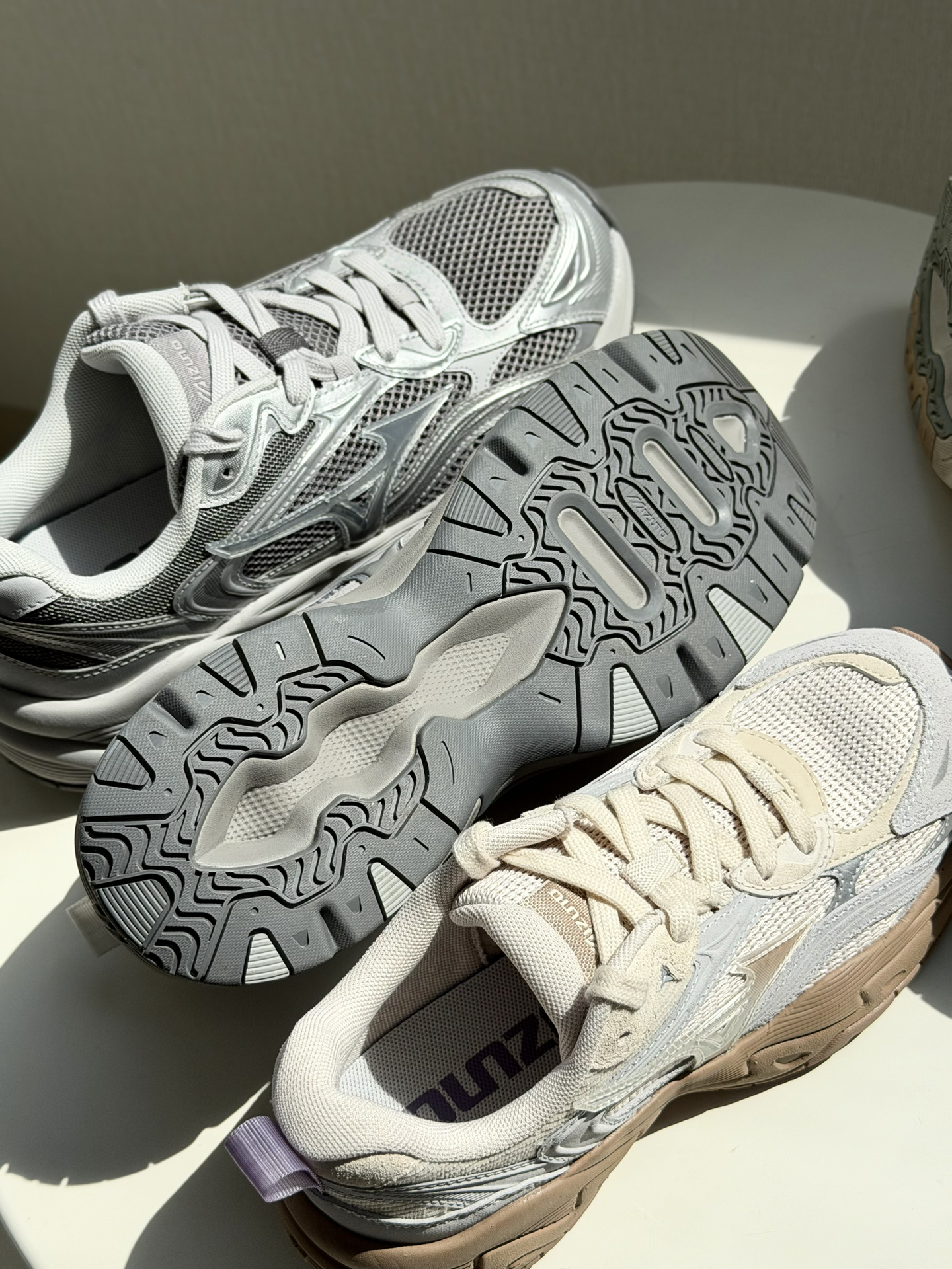 复古高级感vs清新自然风,TRAINER 2K V2你怎么选?