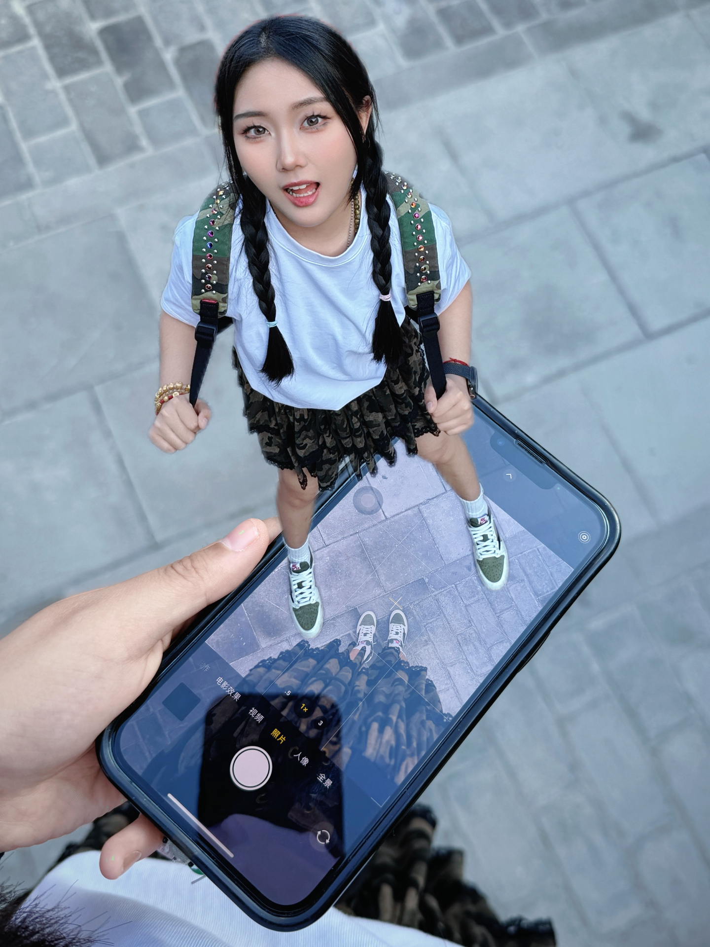像个小手办哈哈哈！