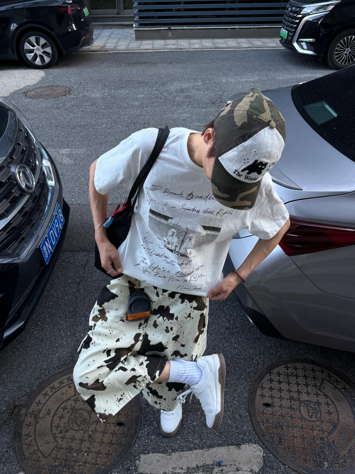 街头随性OOTD｜万能小白鞋承包夏日所有搭配