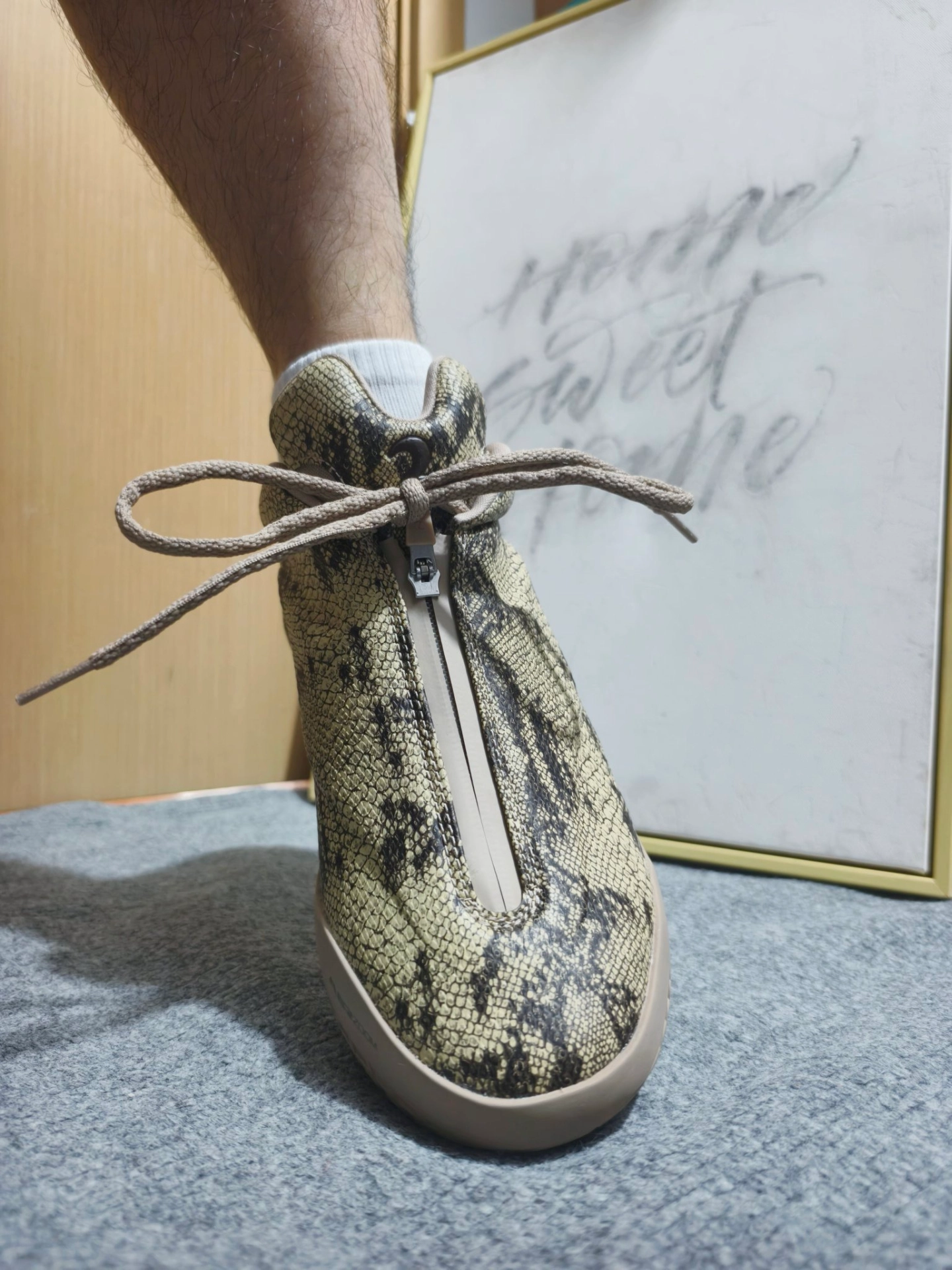 蛇纹配隐形袜是什么效果？
