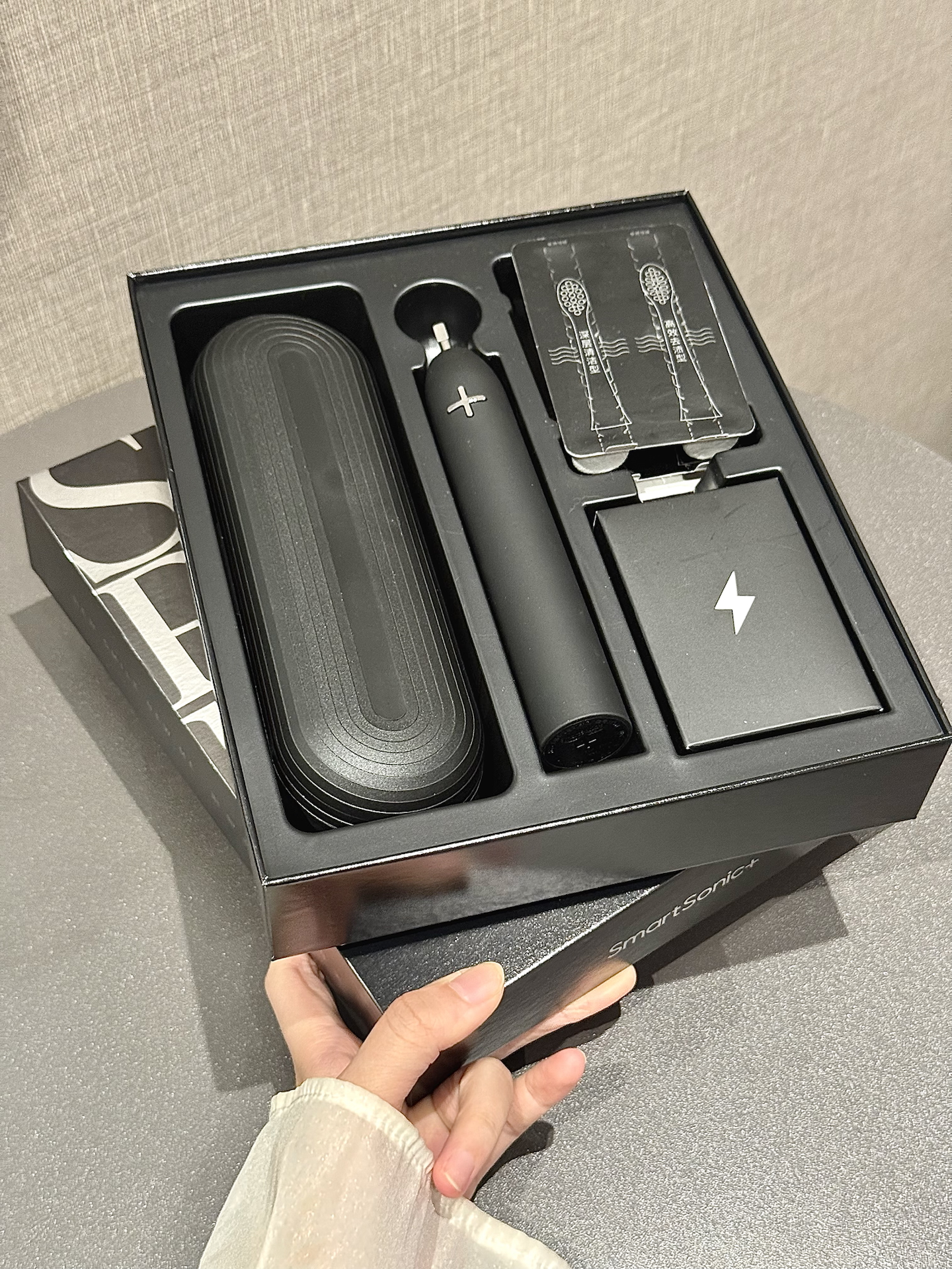 百元的电动牙刷送出了千元的质感！