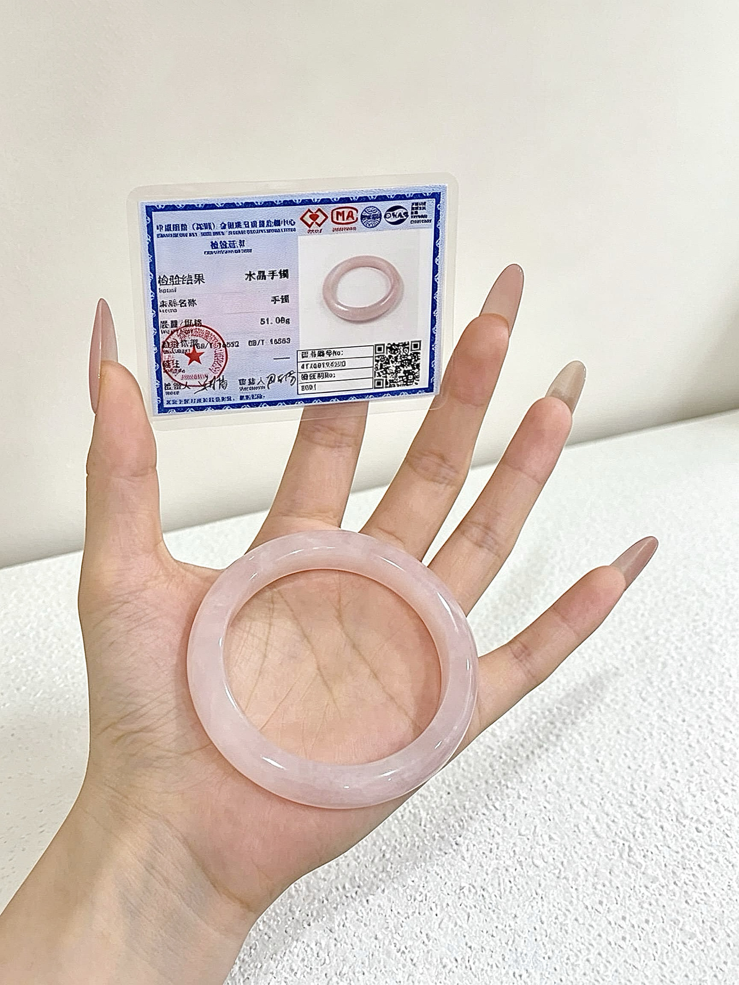 温柔到骨子里的奶盖粉玉镯