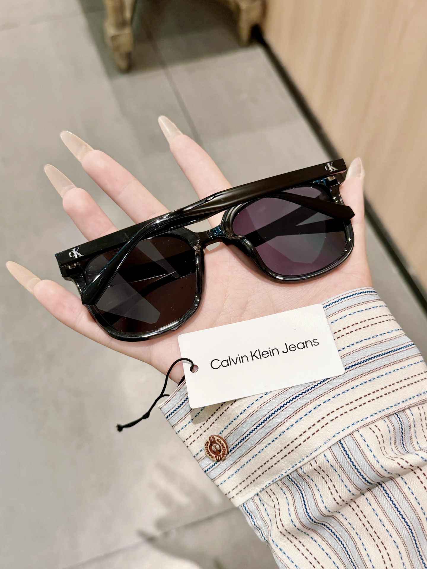 替大家试过了…ck墨镜🕶️真的很显脸小 