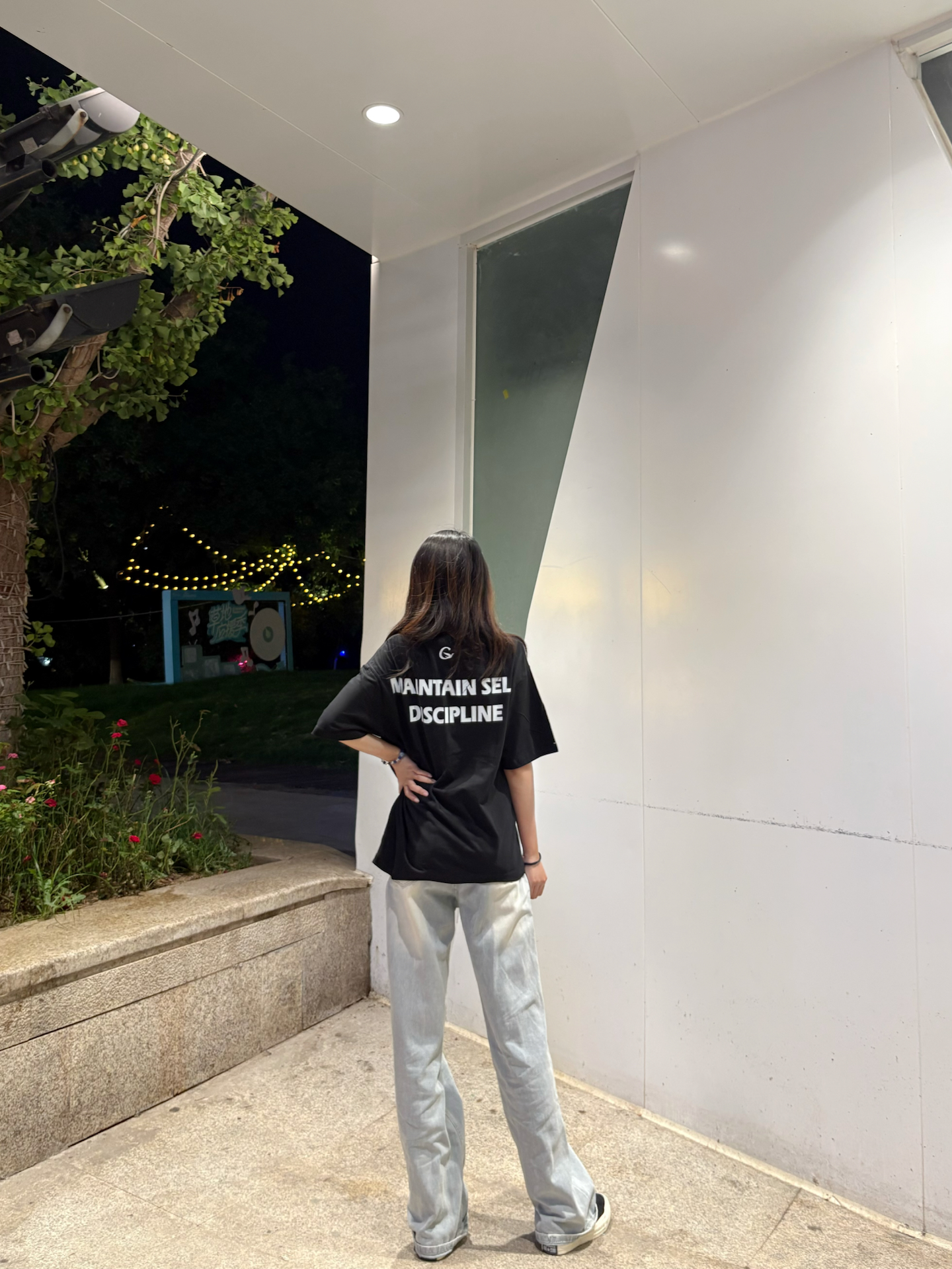 夏日省心款 宽松黑T适配各种日常场景