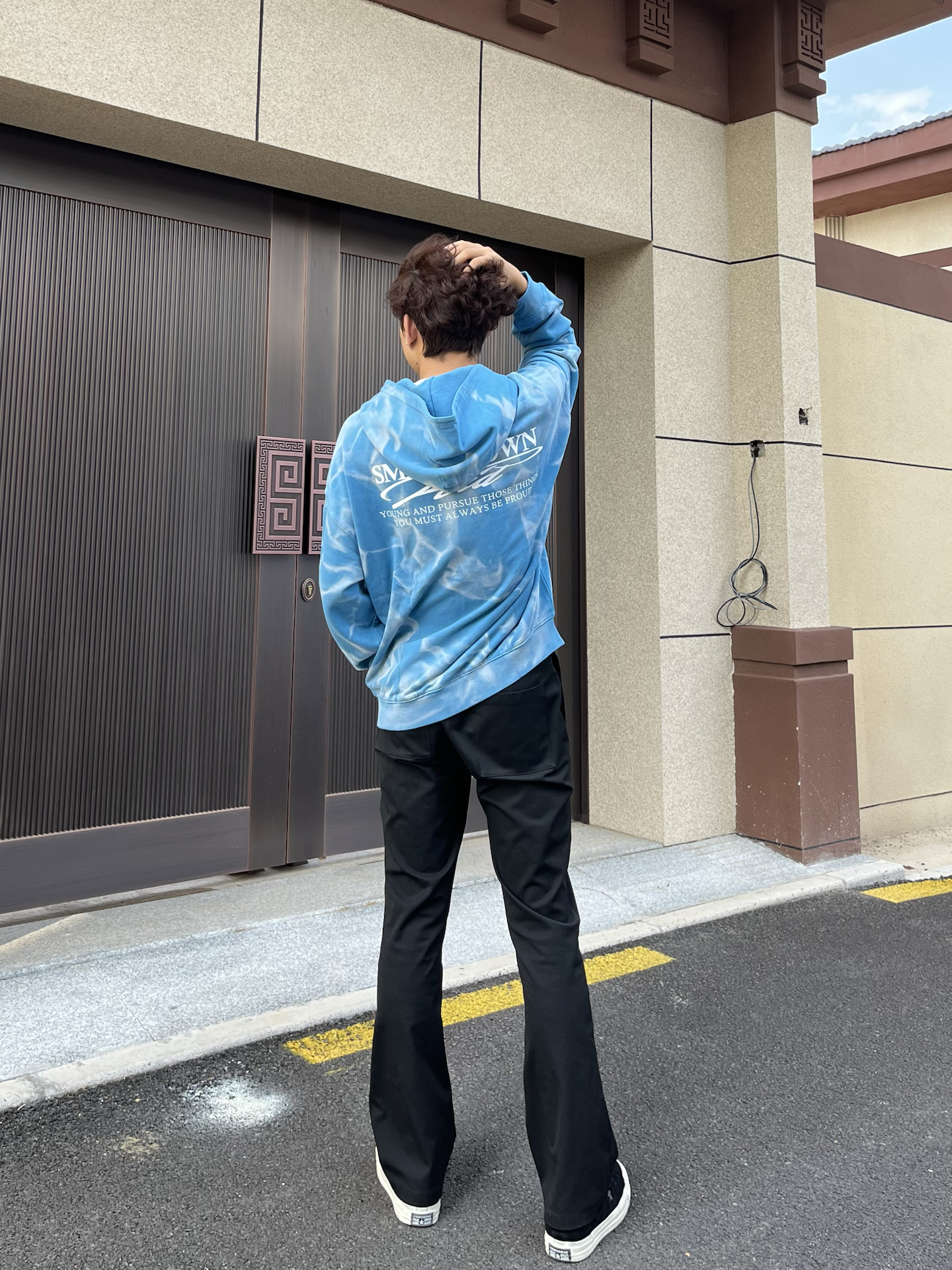 街头感蓝调连帽衫太吸睛