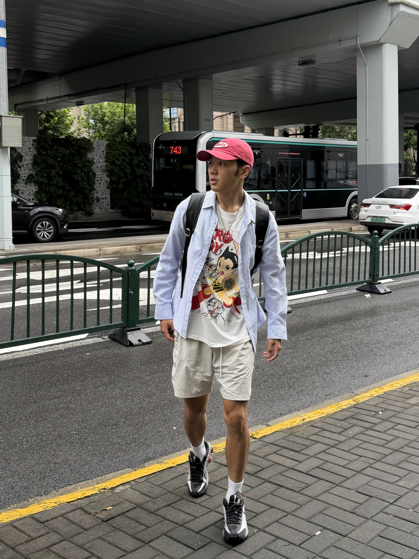 晒出我的穿搭灵感 | 白红配色的夏日Citywalk