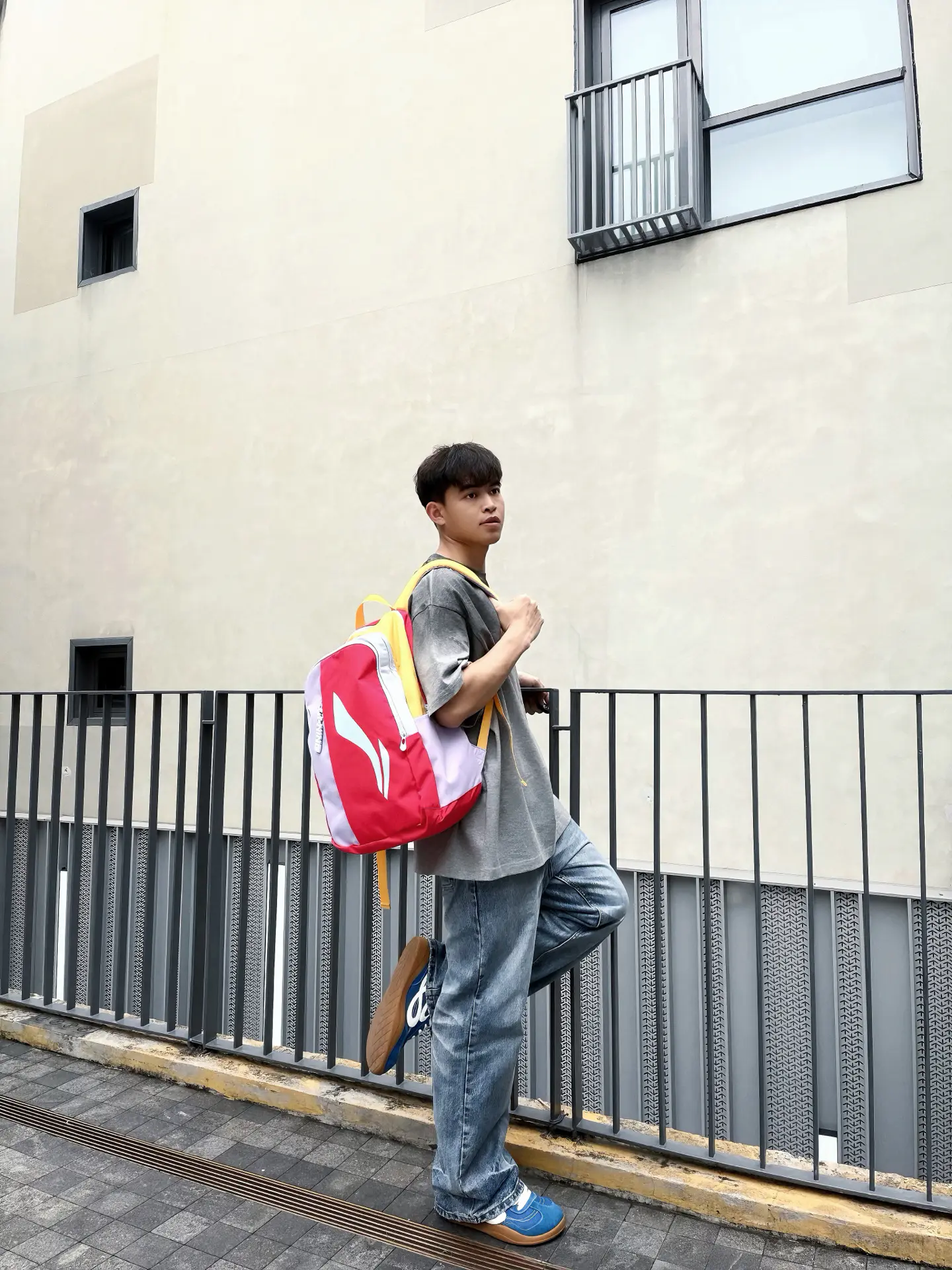多巴胺撞色双肩包,学生党通勤族都适配