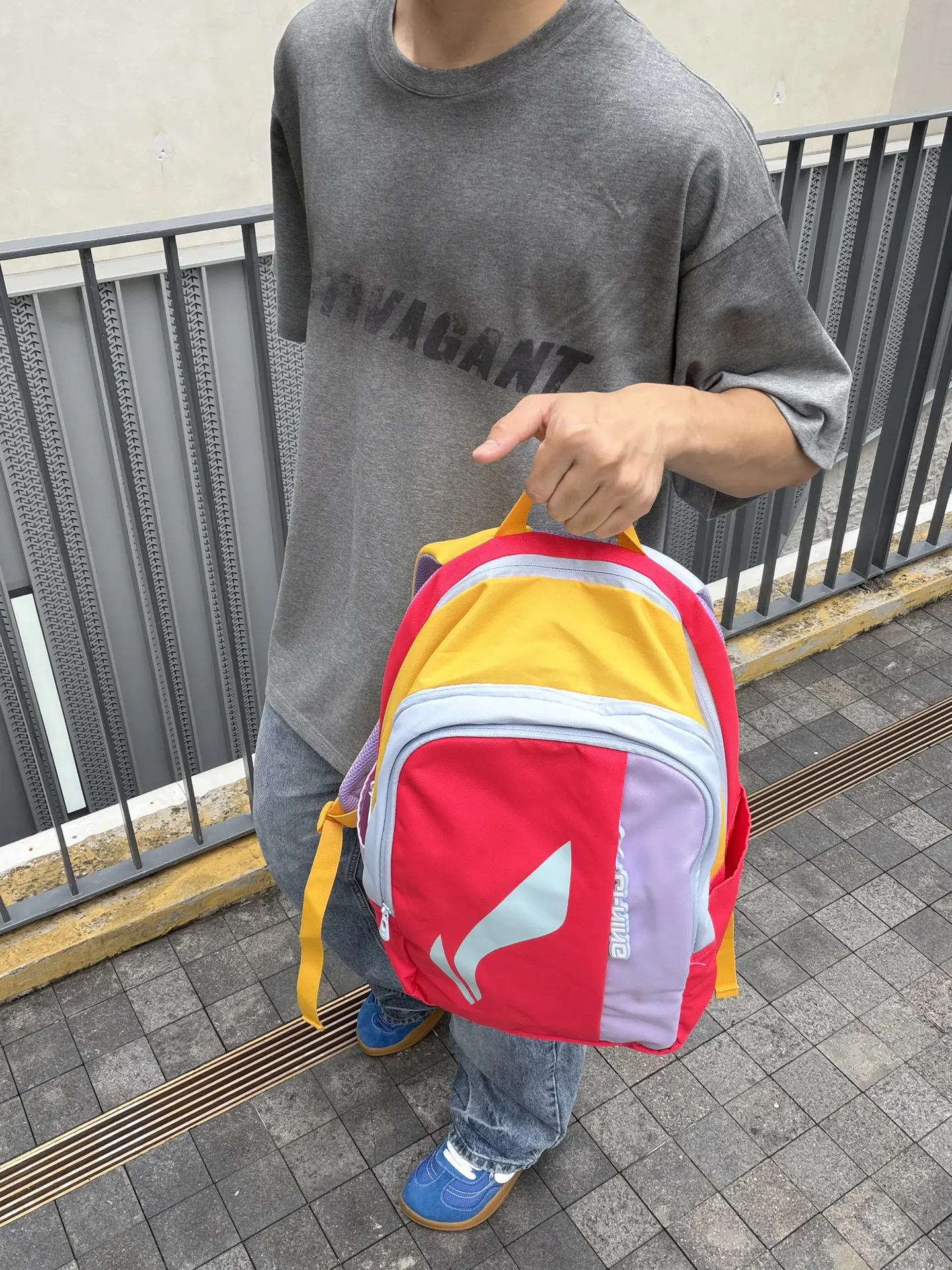 多巴胺撞色双肩包,学生党通勤族都适配