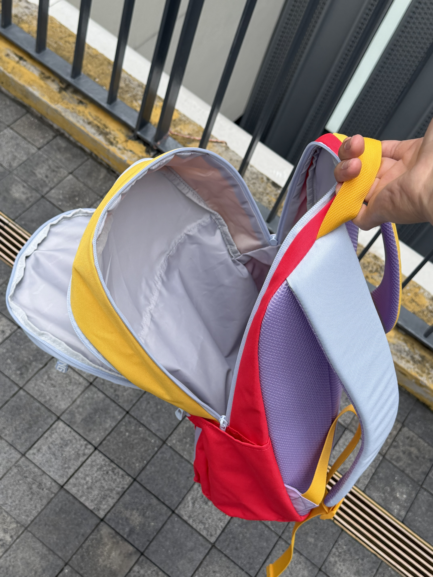 多巴胺撞色双肩包,学生党通勤族都适配