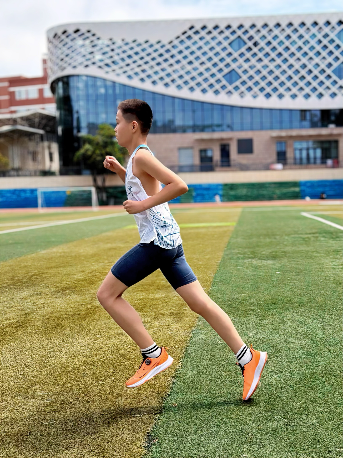 开学升学礼到啦！这双李宁逐影跑鞋少年感拉满