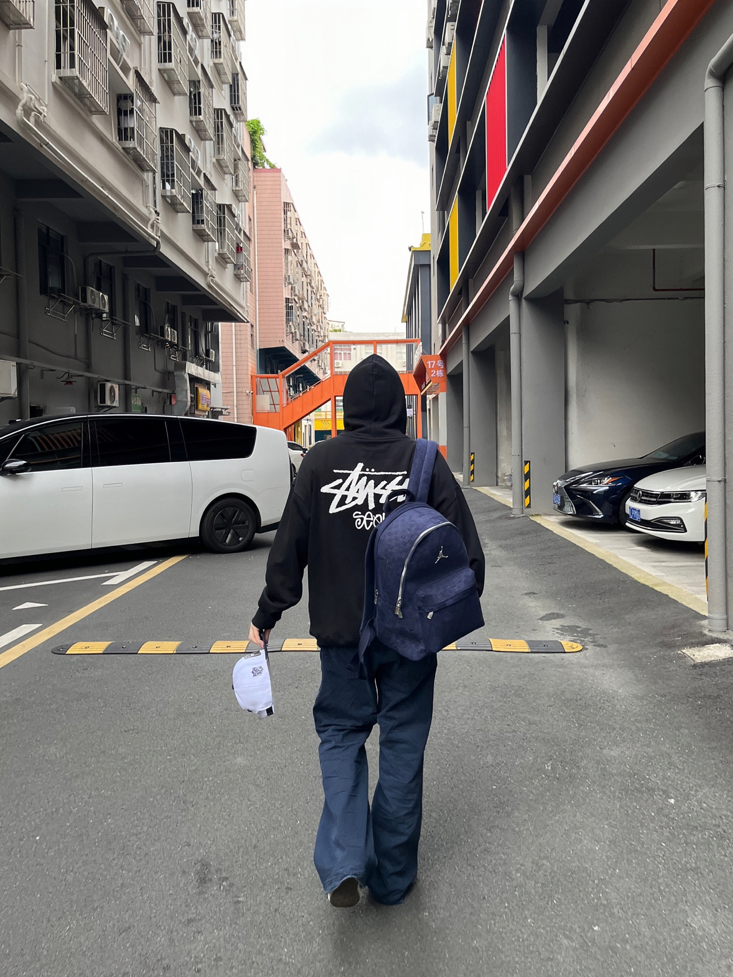 早秋街头风穿搭，轻松拿捏随性氛围感