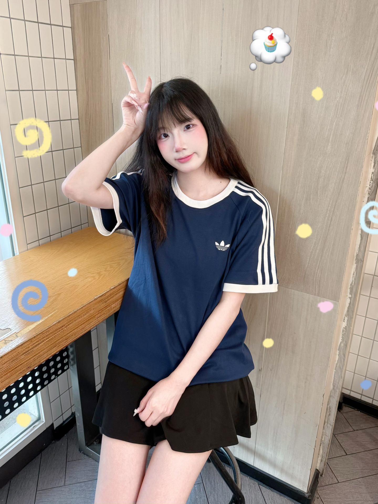 藏青复古短袖搭黑裙，懒人夏日清爽公式