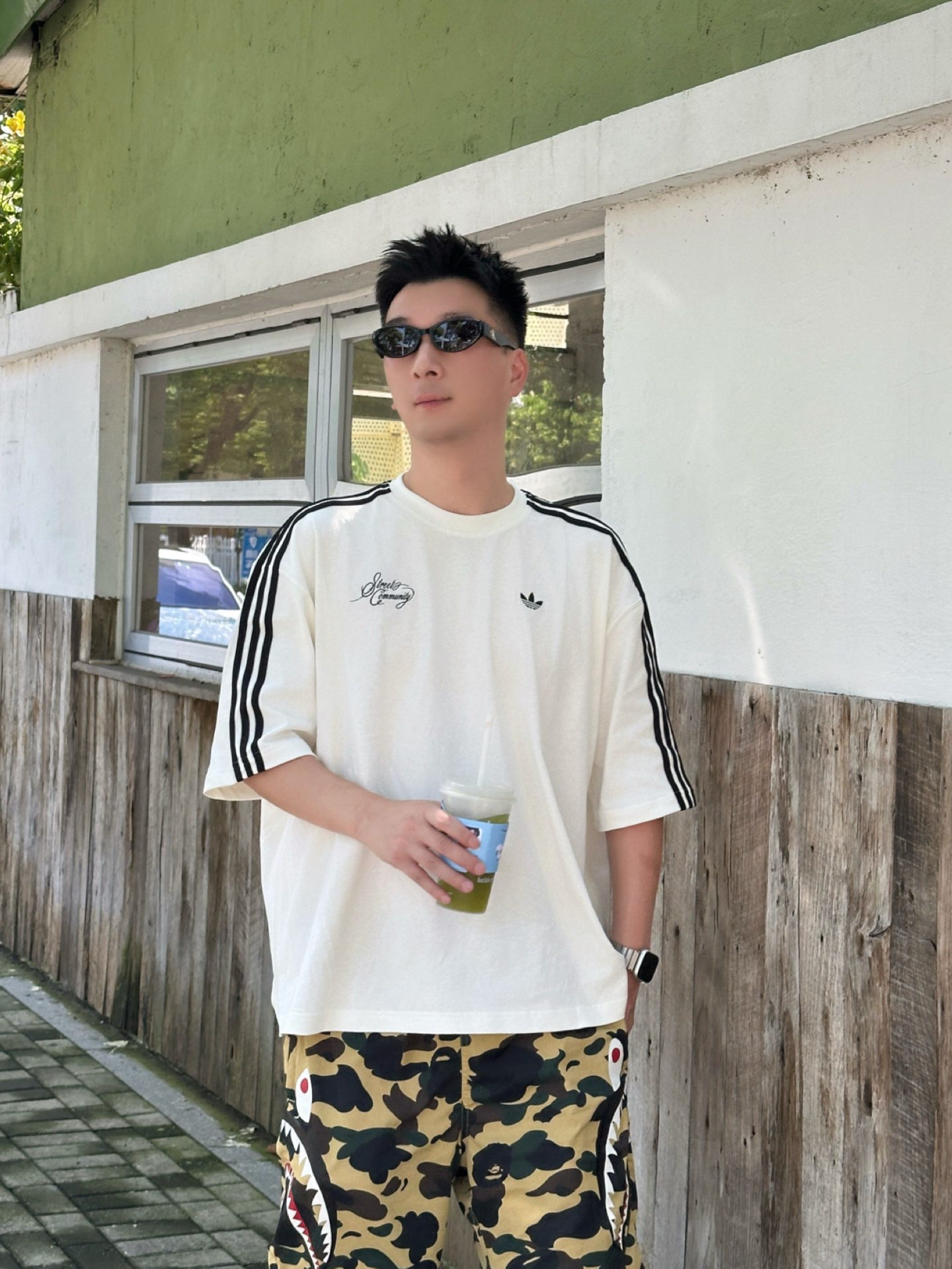 夏日出街标配！这条T恤墨镜组合太省心😎