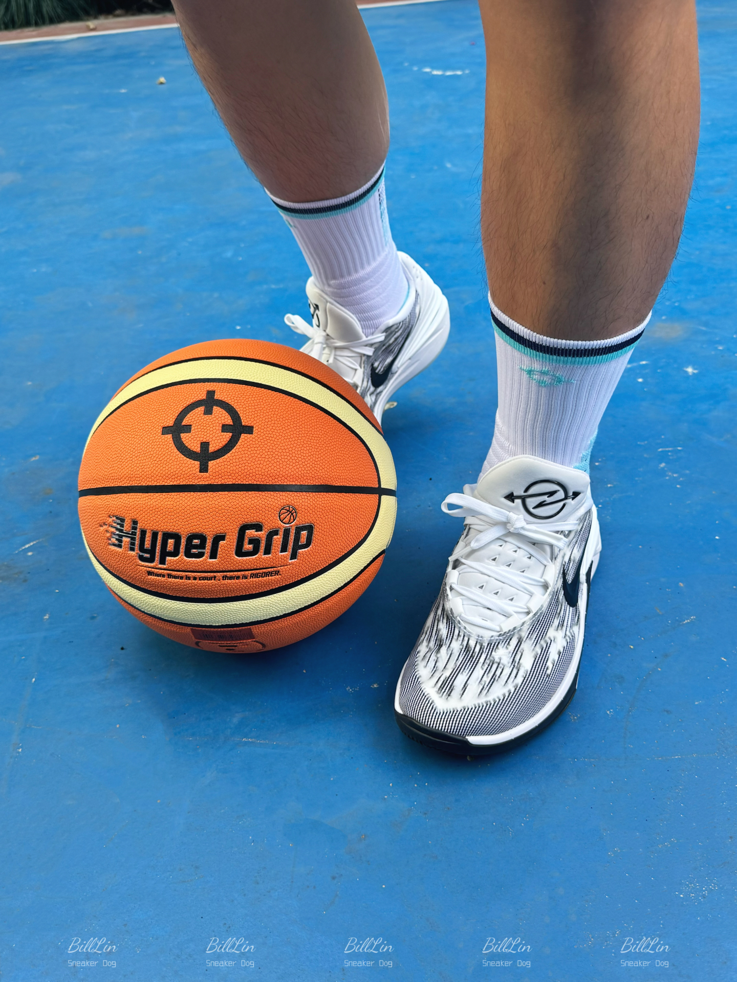 今日球场OOTD 🏀 黑白水蓝纯正实战风，颜霸GT Cut 2太吸睛！ 