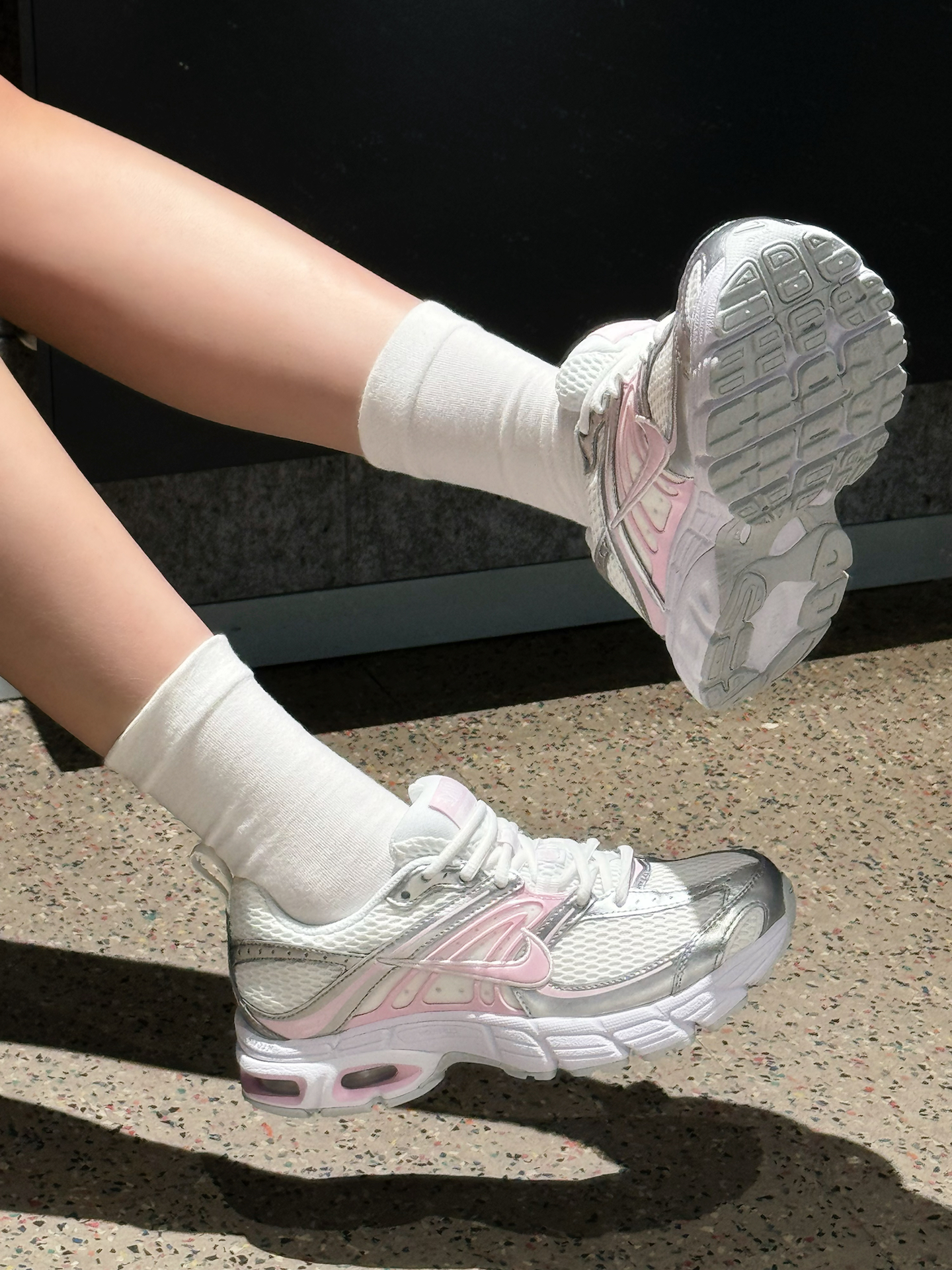 谁懂！这双Nike Moto2K白粉银直接戳中少女心💘