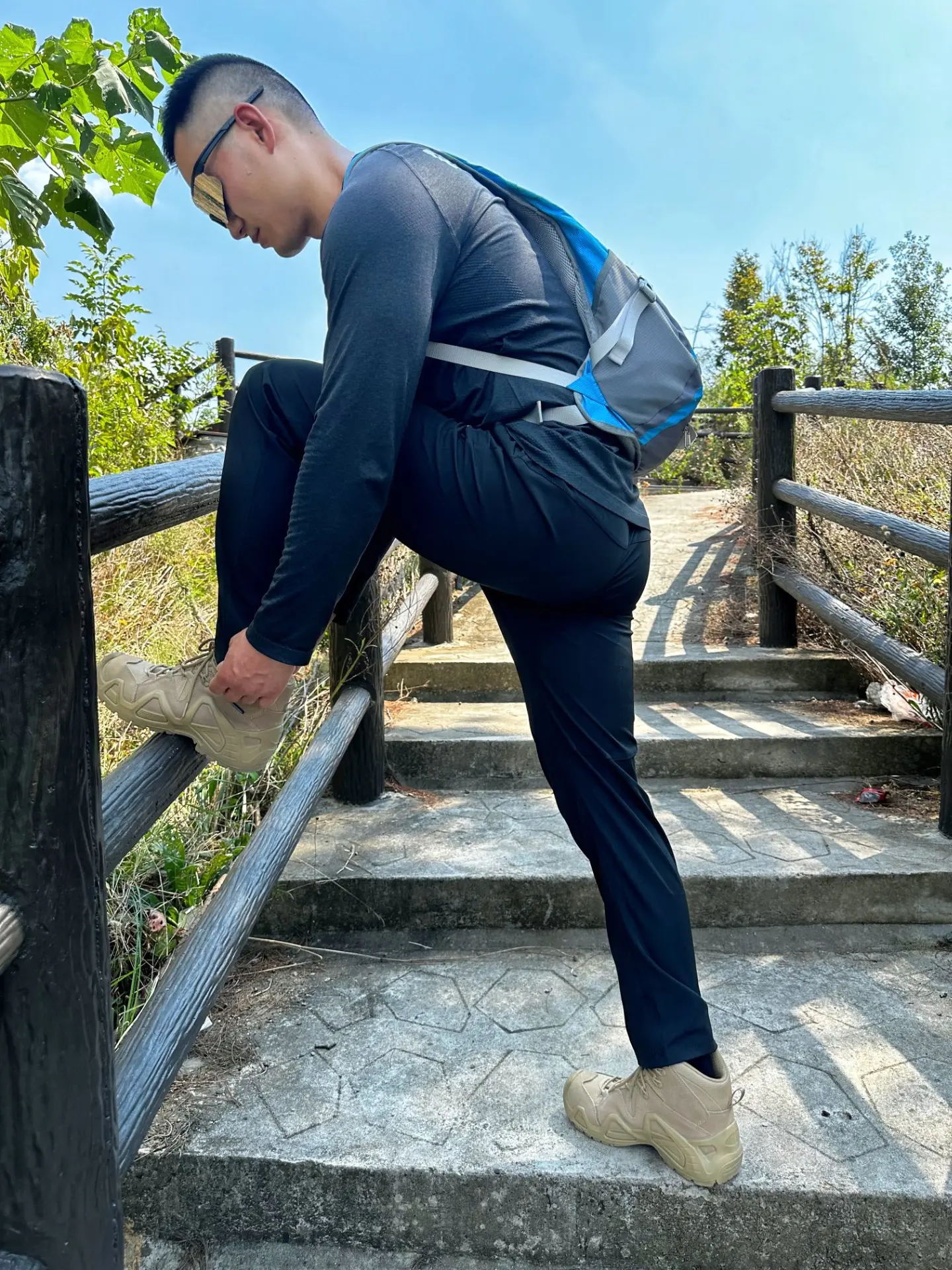 男生户外徒步,一条舒服耐造的软壳裤太重要了!