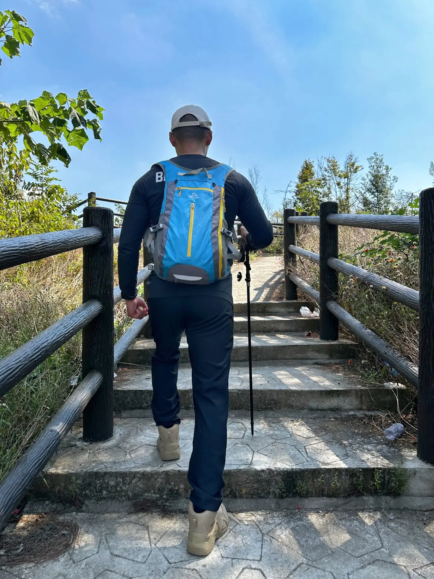 男生户外徒步,一条舒服耐造的软壳裤太重要了!