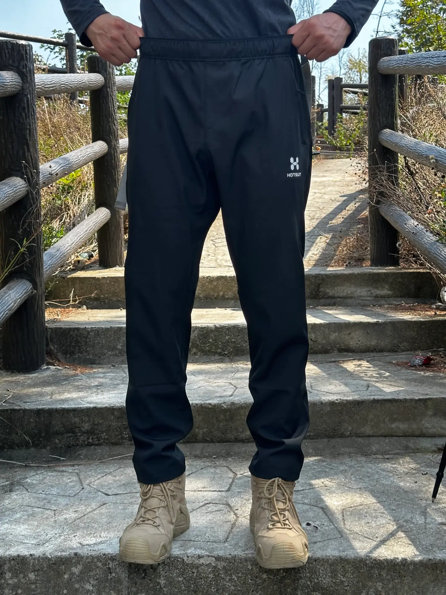 男生户外徒步,一条舒服耐造的软壳裤太重要了!