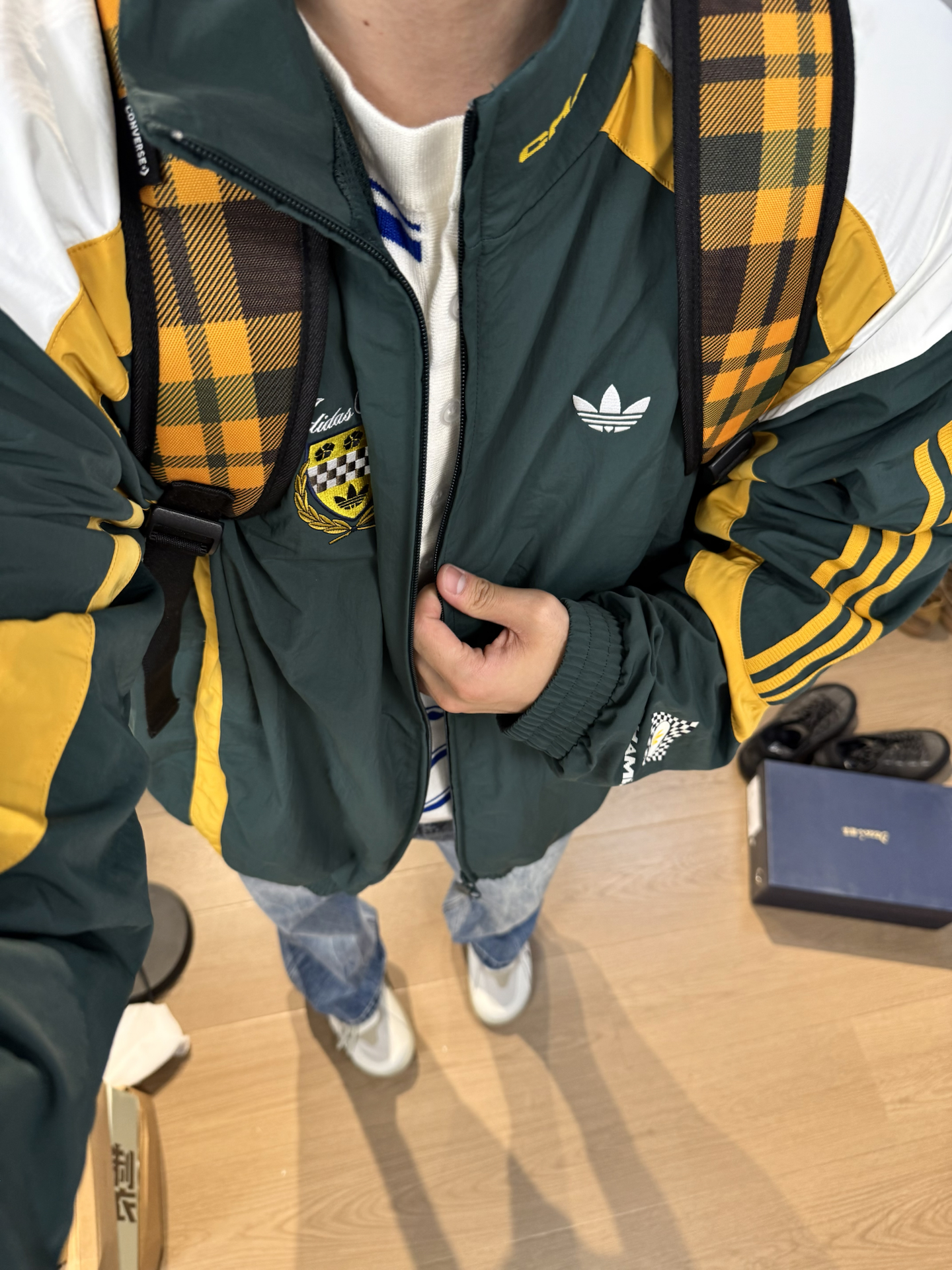 早秋通勤出街都适配 学生党轻松搭出复古感