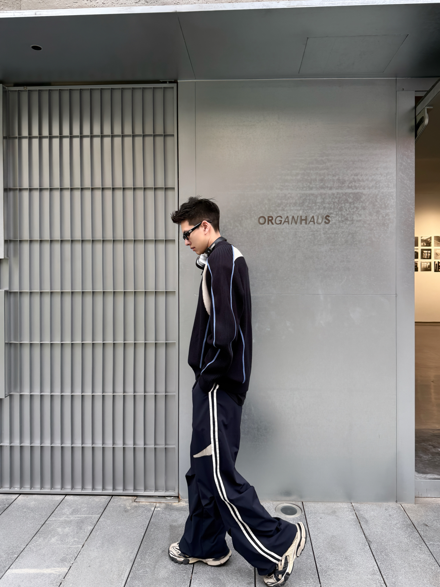 松弛感穿搭|撞色线条毛衣也太有少年感啦