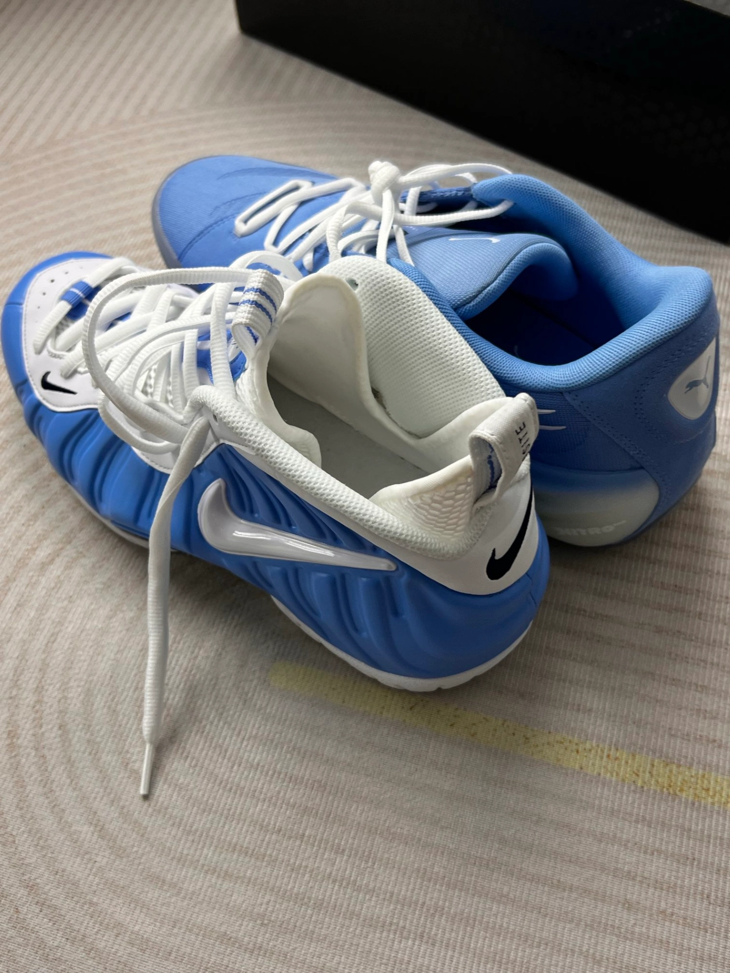 一双耐克一双彪马蓝鞋随记
