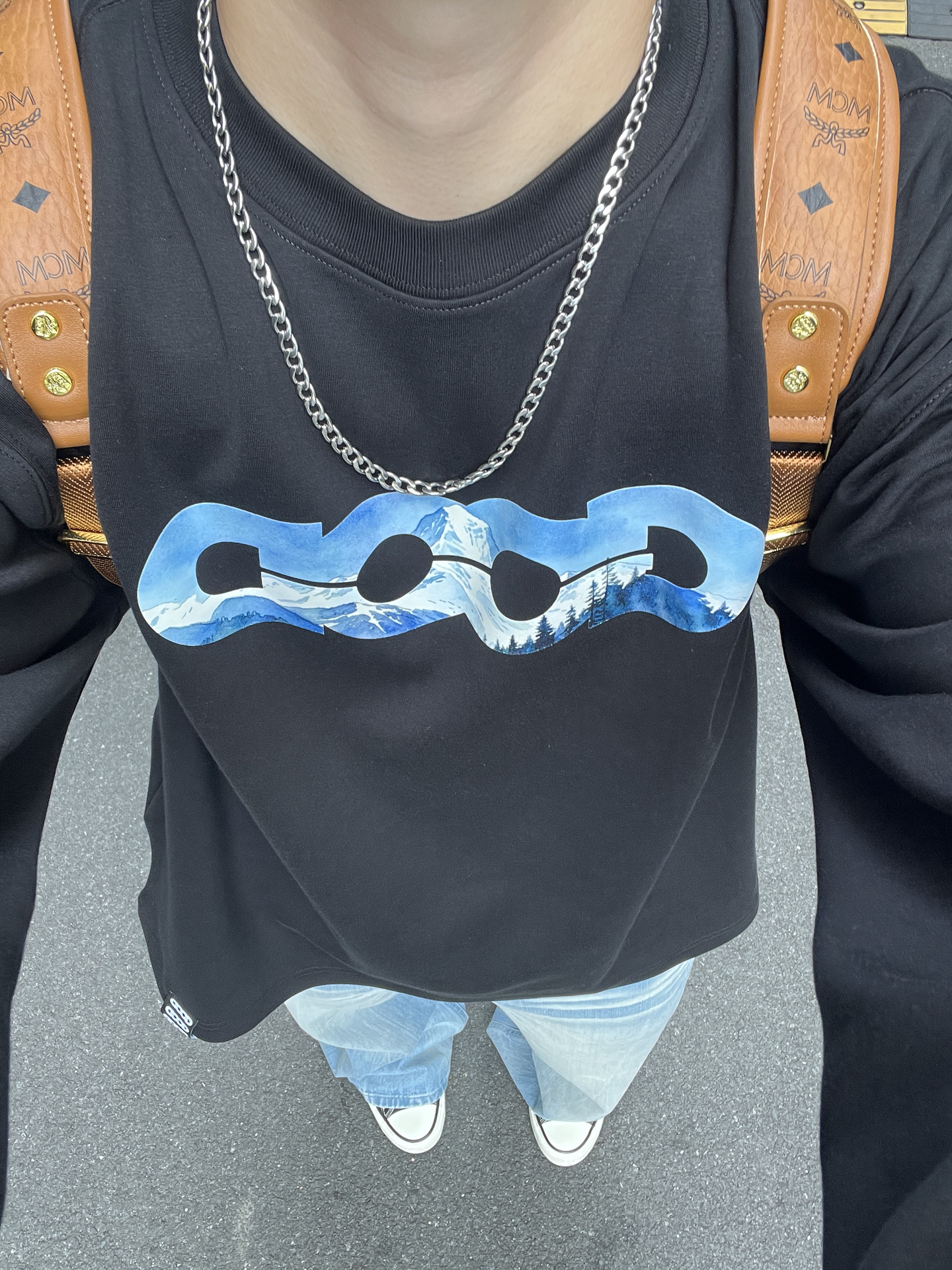 黑T➕蓝牛|一键入秋这样穿包帅的🧊