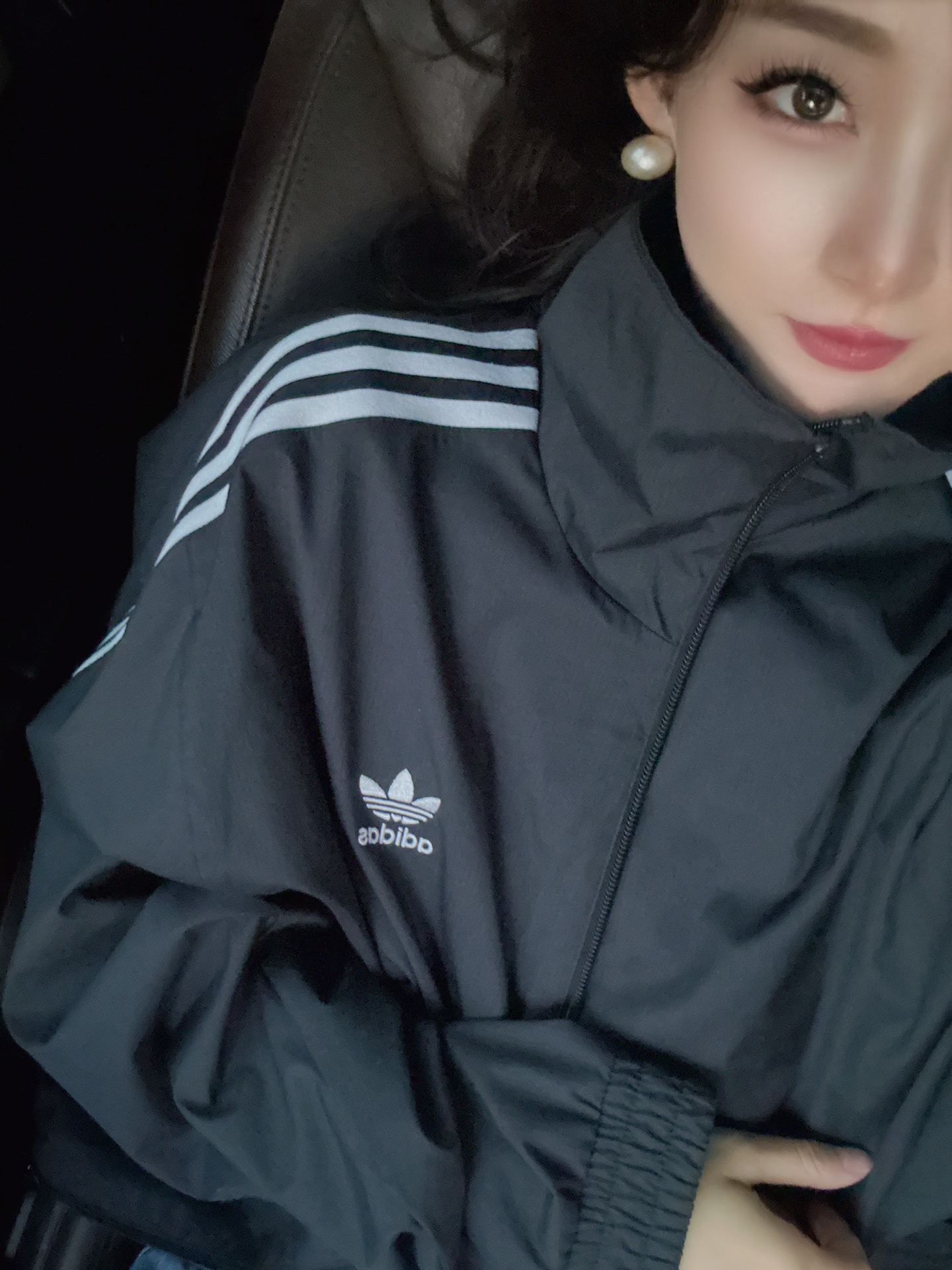 车内出片….阿迪达斯你还是泰权威了