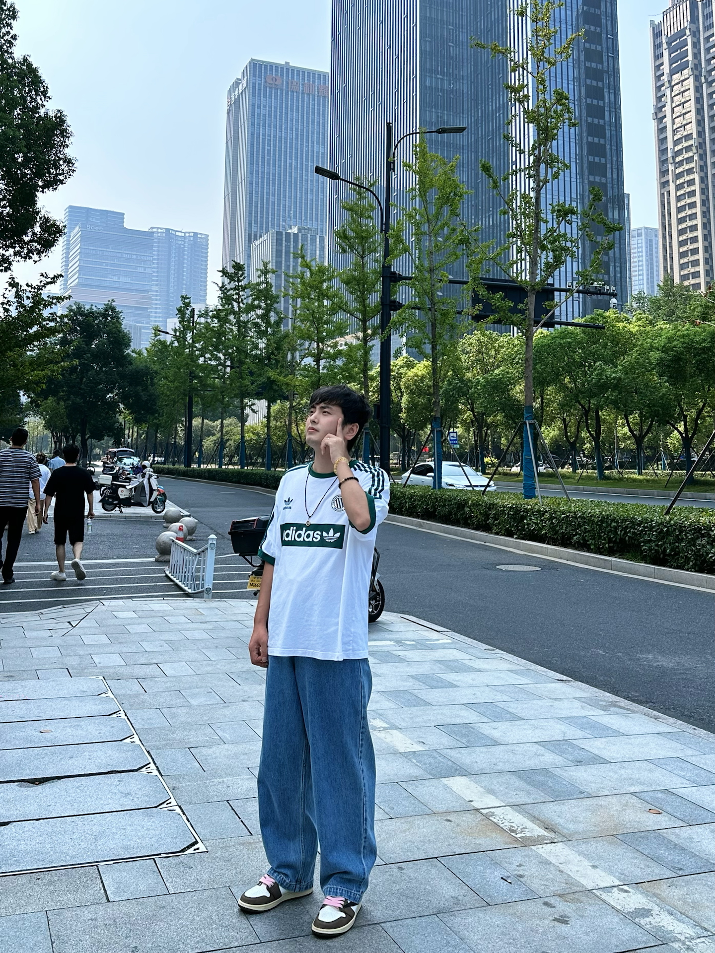 秋天出门怎么穿❓当然是绿色的三叶草☘️