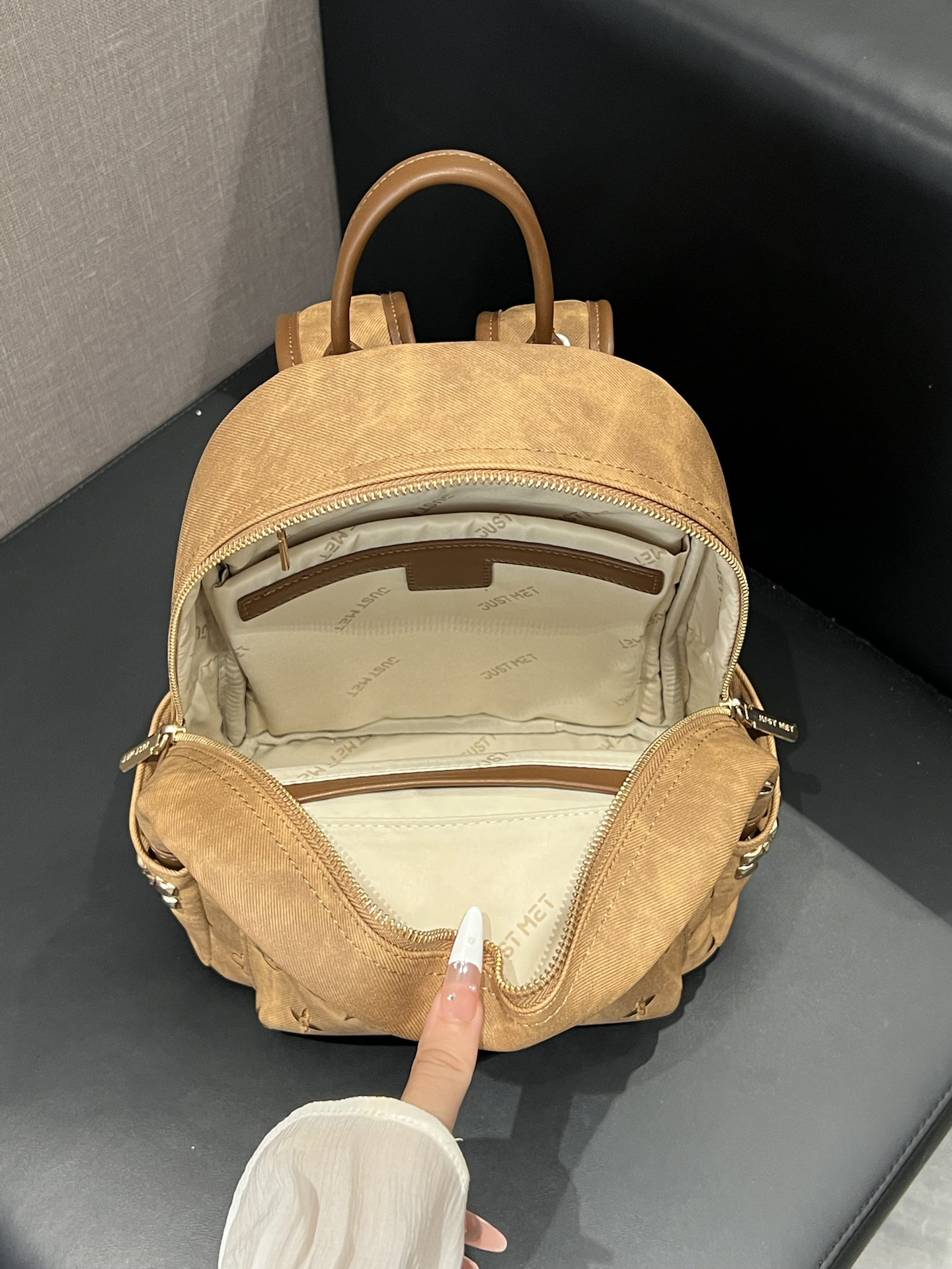 Wow!介是甜妹喜欢的美拉德棕🥨猫咪双肩包叭~