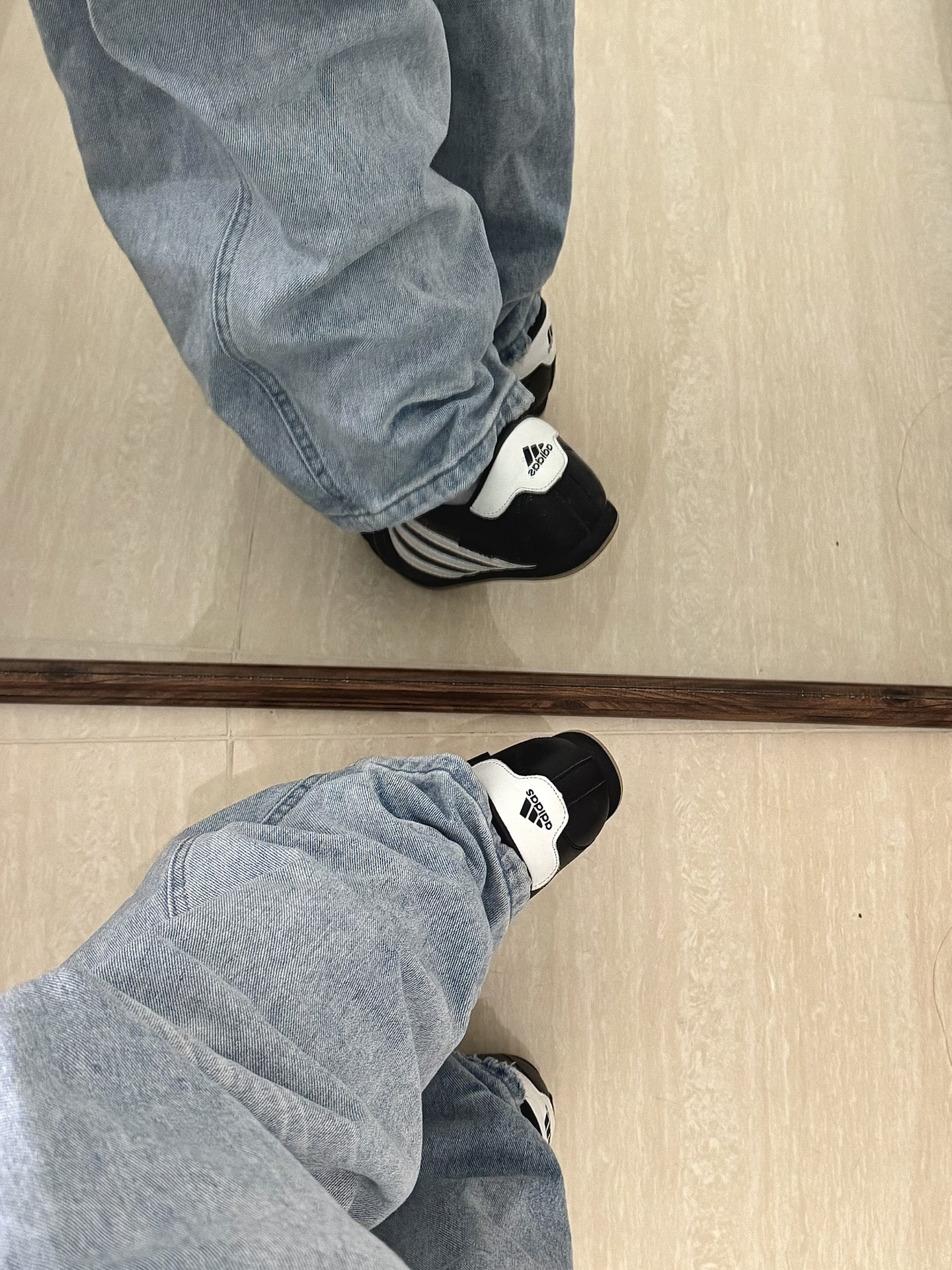 adidas复古黑白三道杠跆拳道鞋