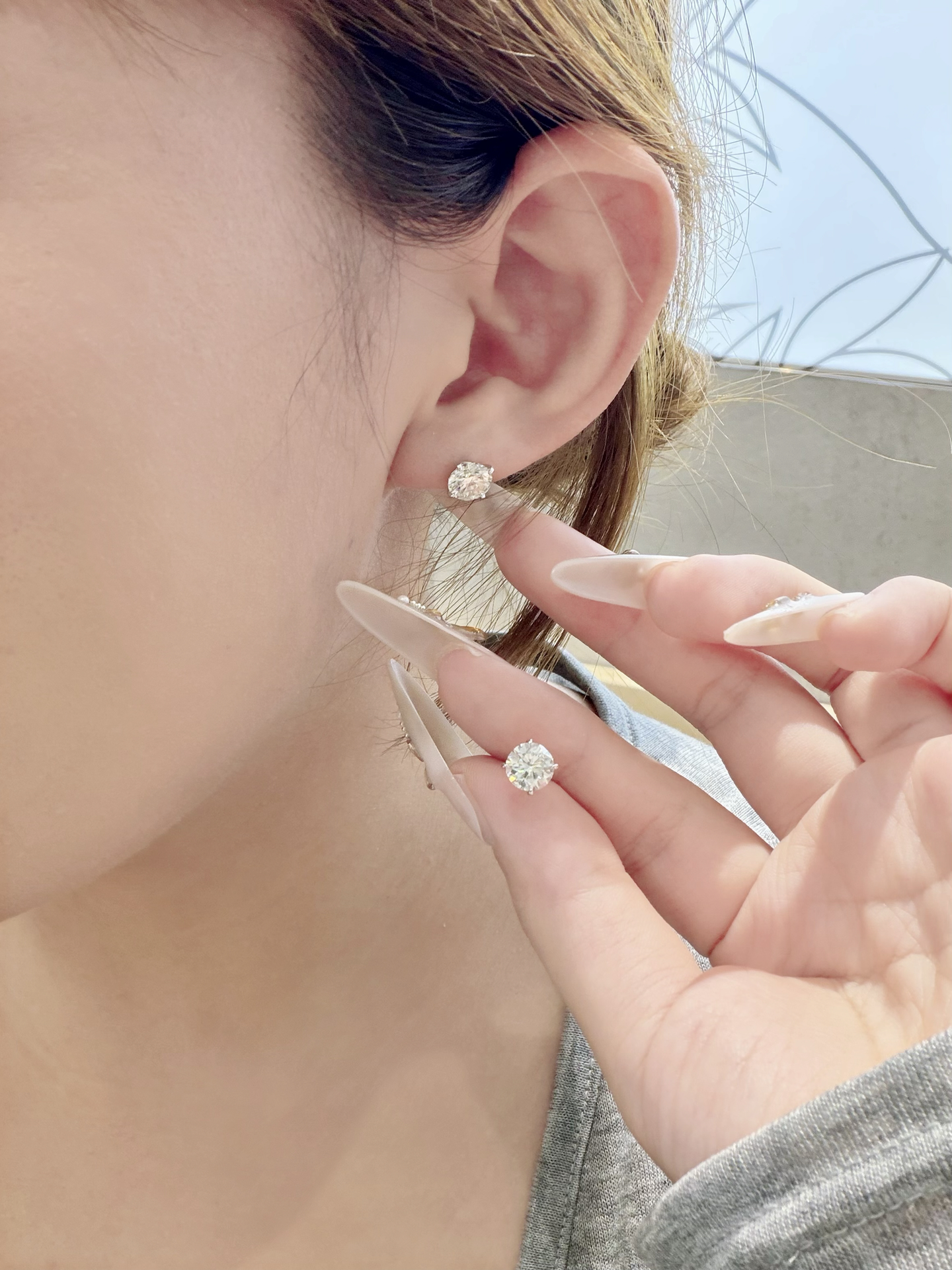 拥有一对💎耳钉…是女孩子日常都会戴的漂亮配饰