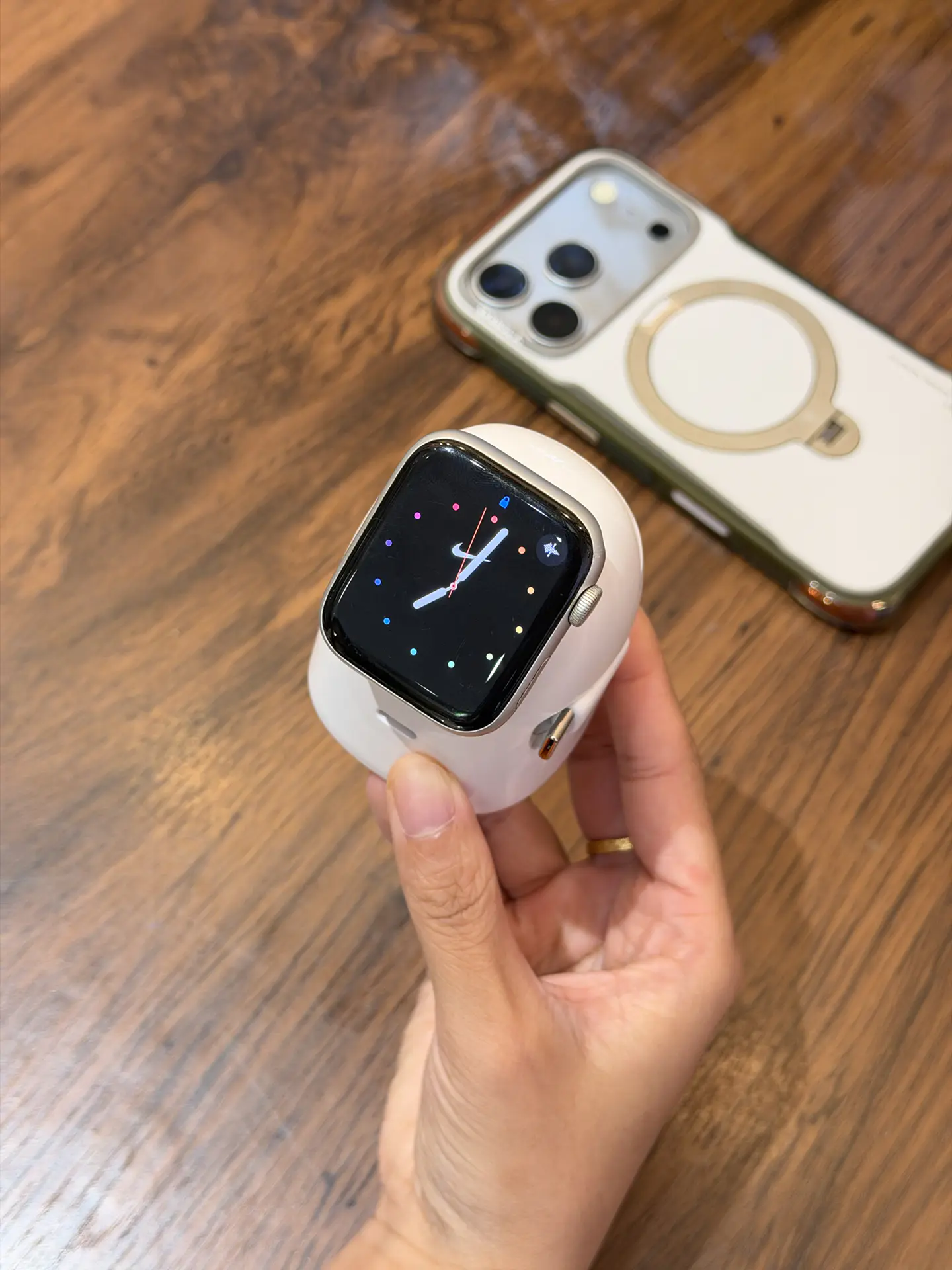 新iPhone18到位,三合一快充不迷路